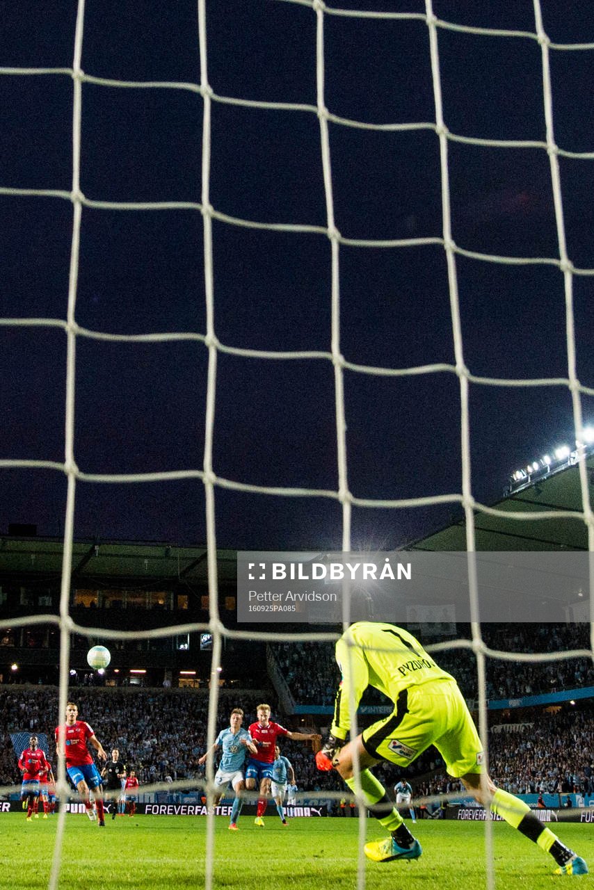 Malmö FFs Mattias Svanberg gör 2-0 bakom Helsingborgs