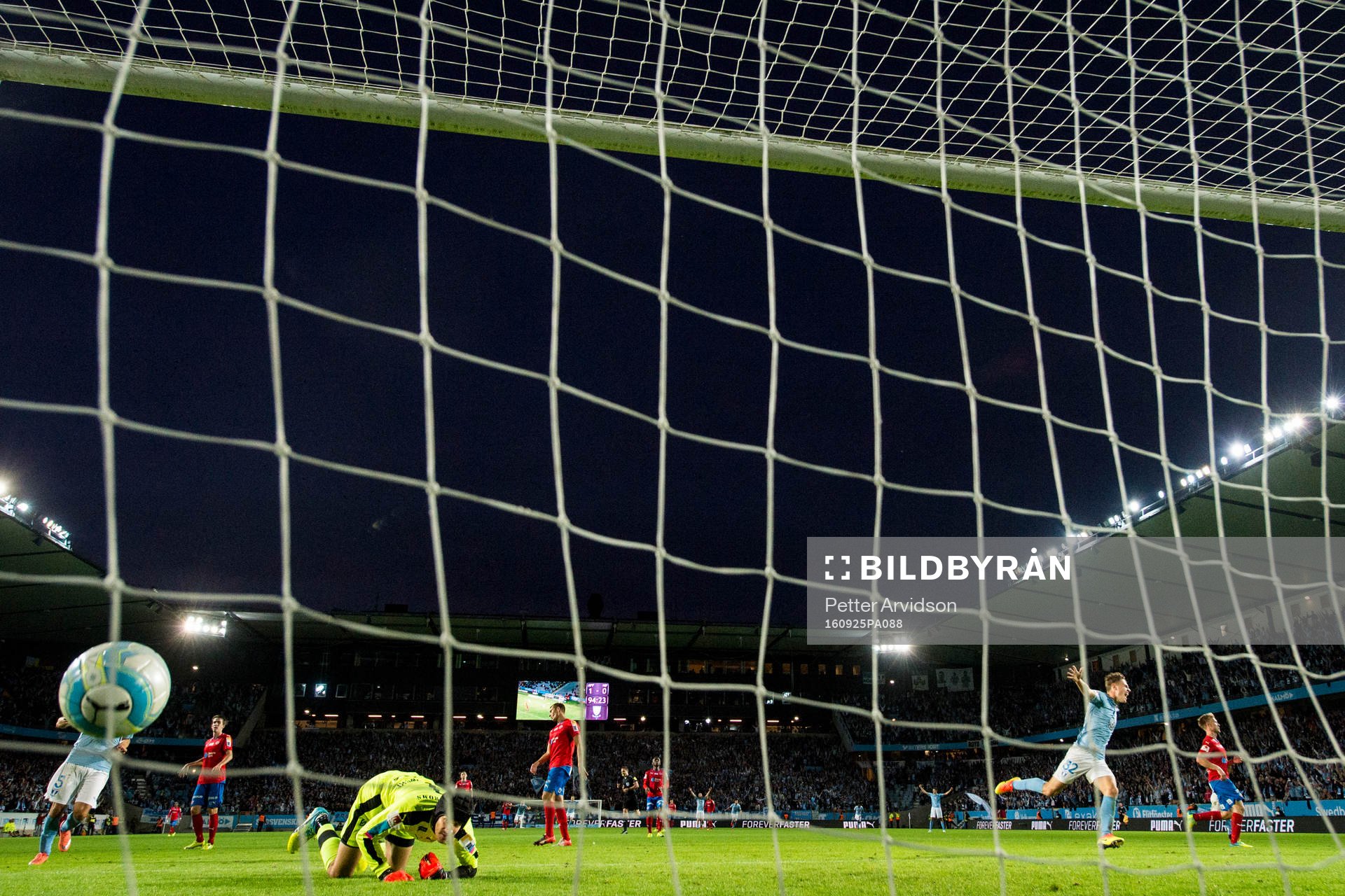 Malmö FFs Mattias Svanberg jublar