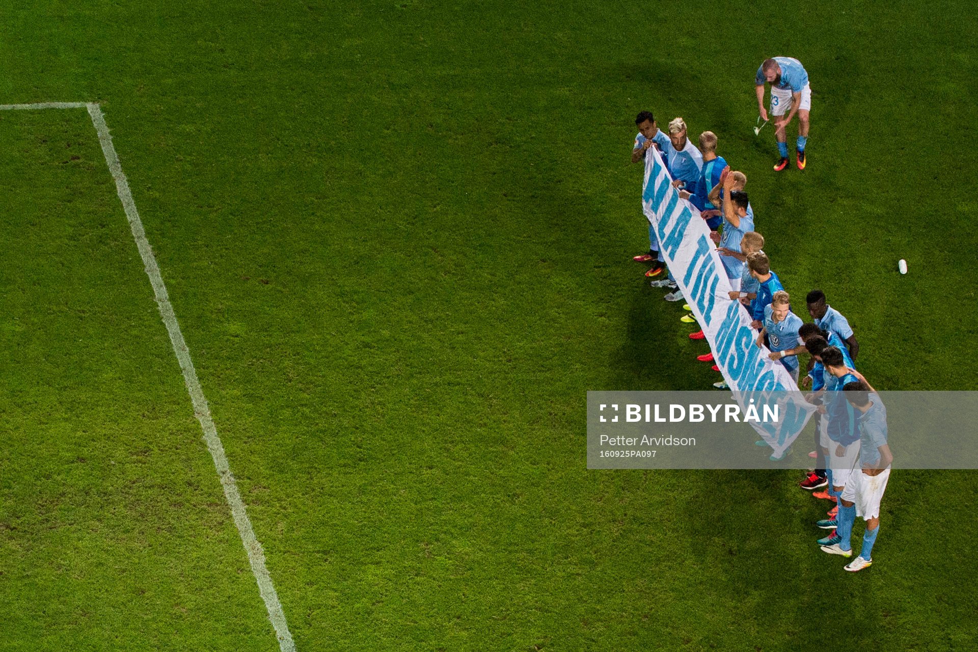Malmö FFs supportrar jublar mot publiken
