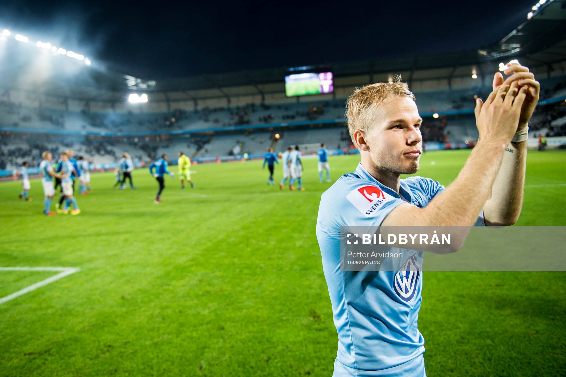 Malmö FFs Oscar Lewicki tackar publiken