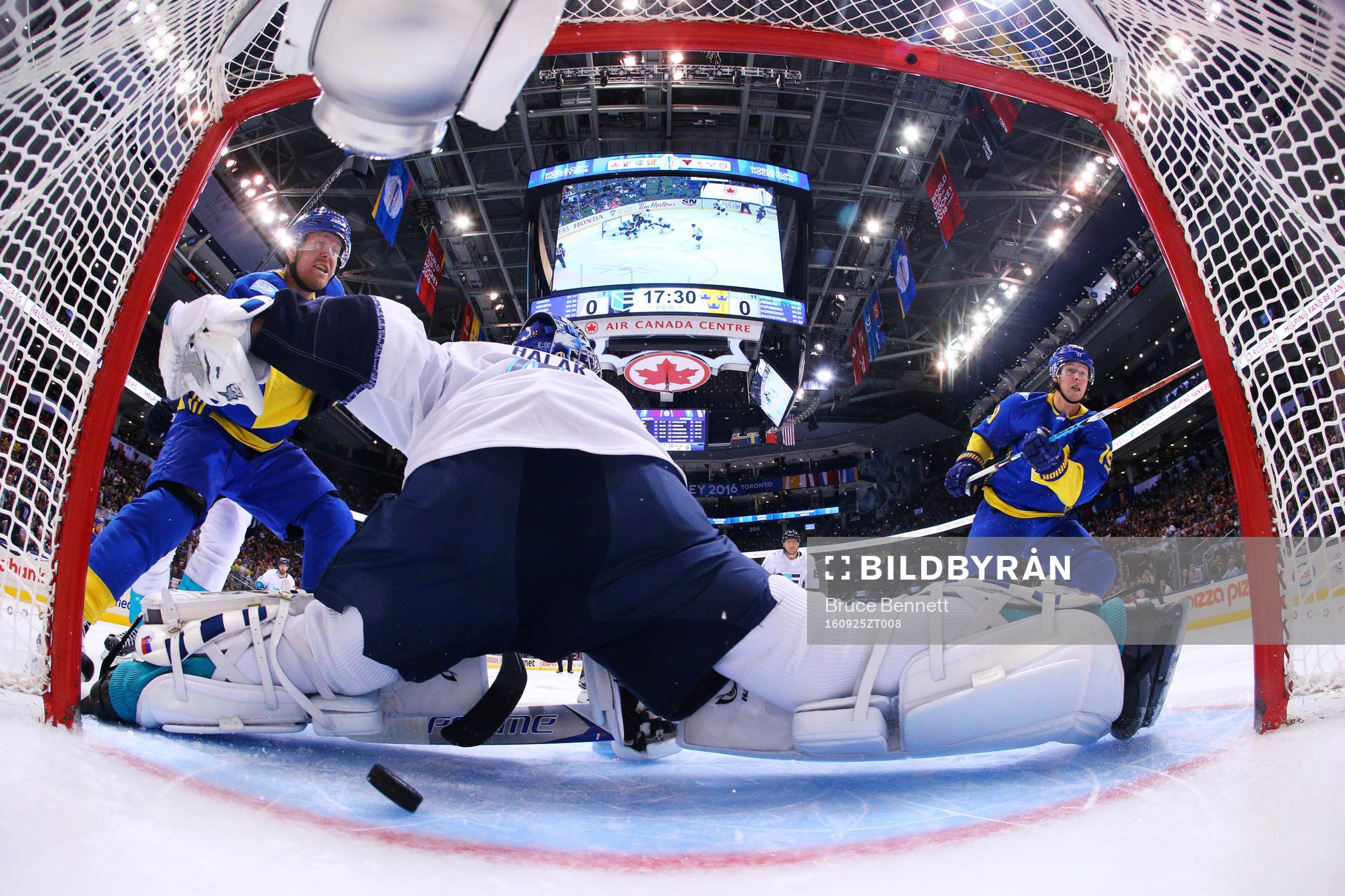 Sveriges Patric Hörnqvist och Nicklas Bäckström ser