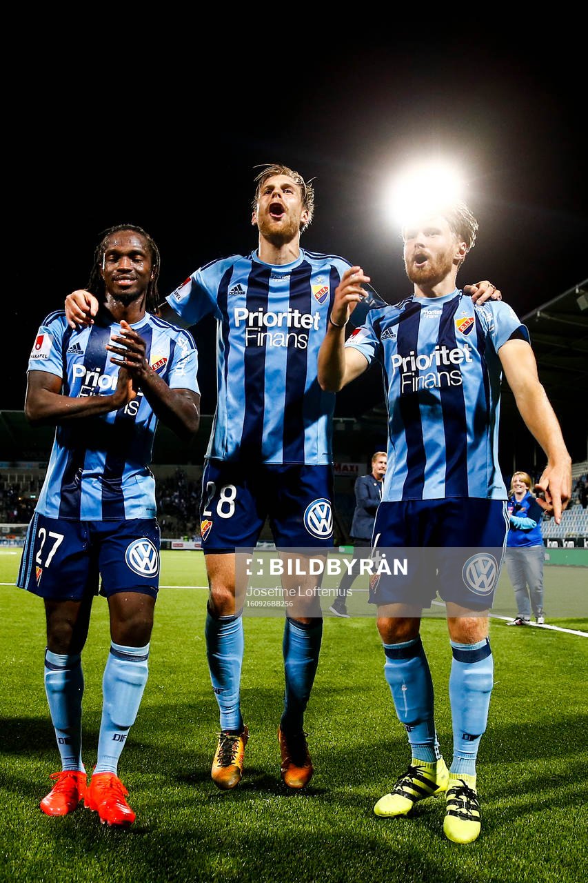 Djurgårdens Kebba Ceesay, Niklas Gunnarsson och Jacob Une Larsson jublar fotbollsmatchen i Allsvenskan mellan Norrköping och Djurgården den 26 september 2016 i Norrköping.