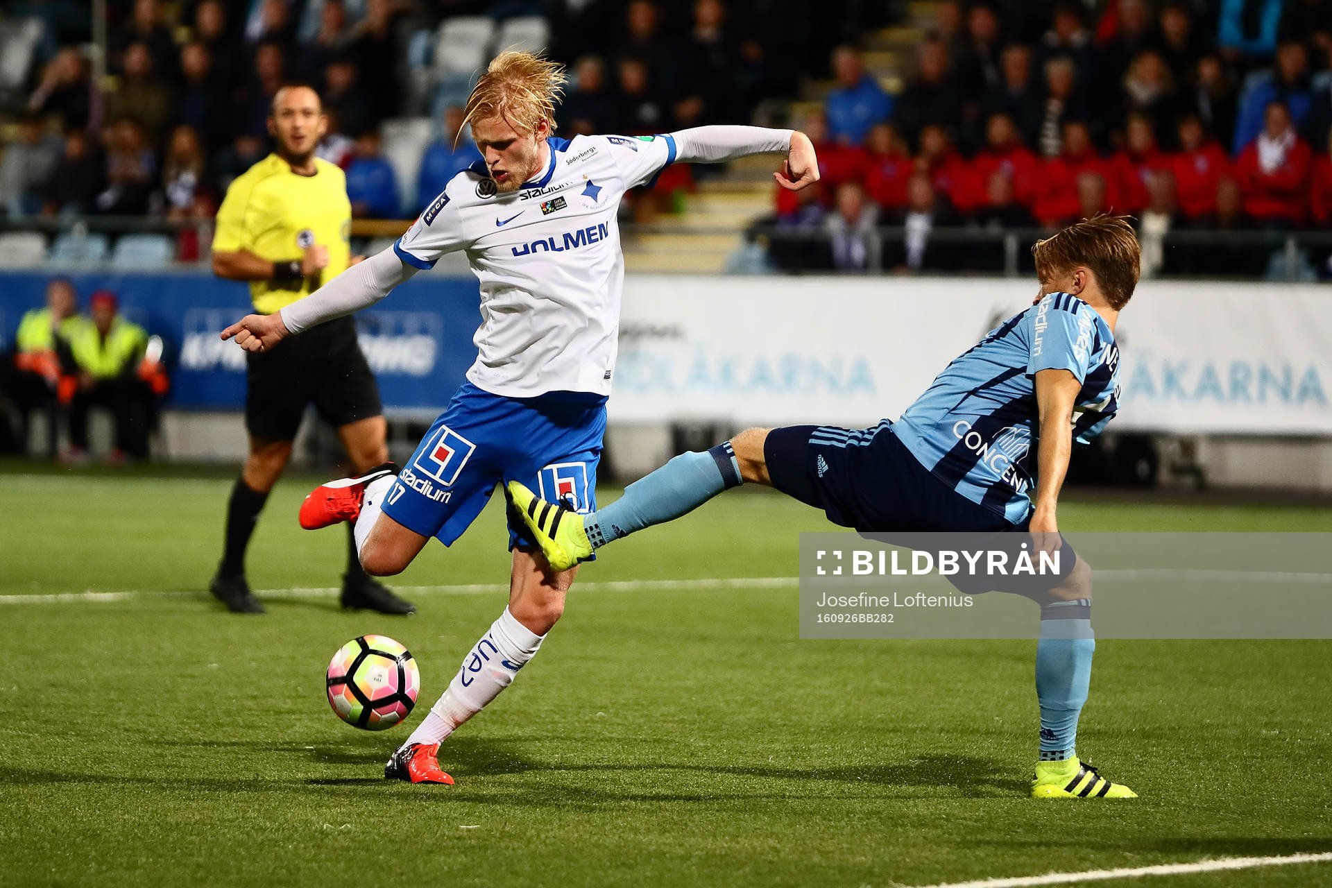 Norrköpings Karl Holmberg stoppas av Djurgårdens Jacob