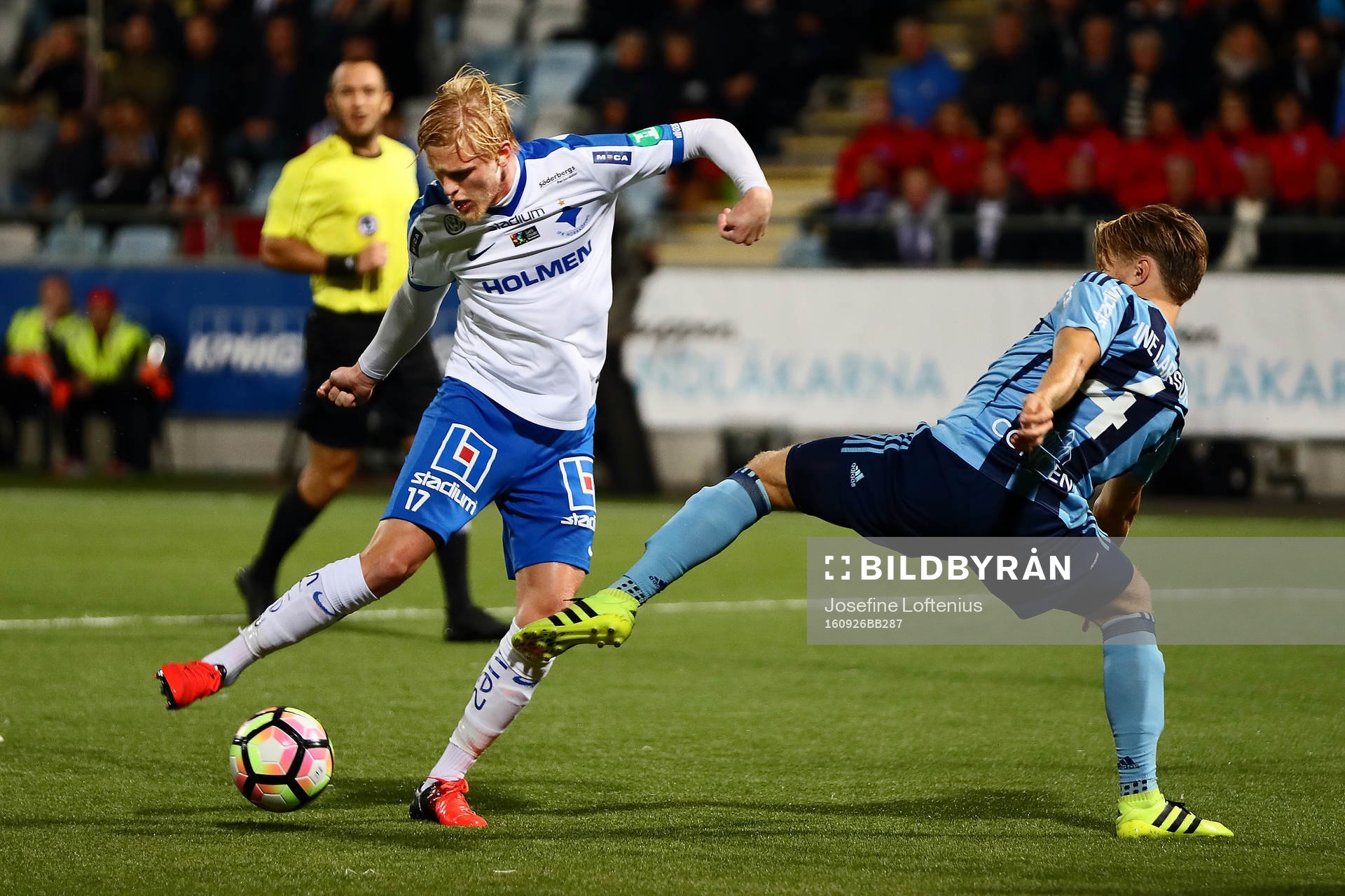 Norrköpings Karl Holmberg stoppas av Djurgårdens Jacob