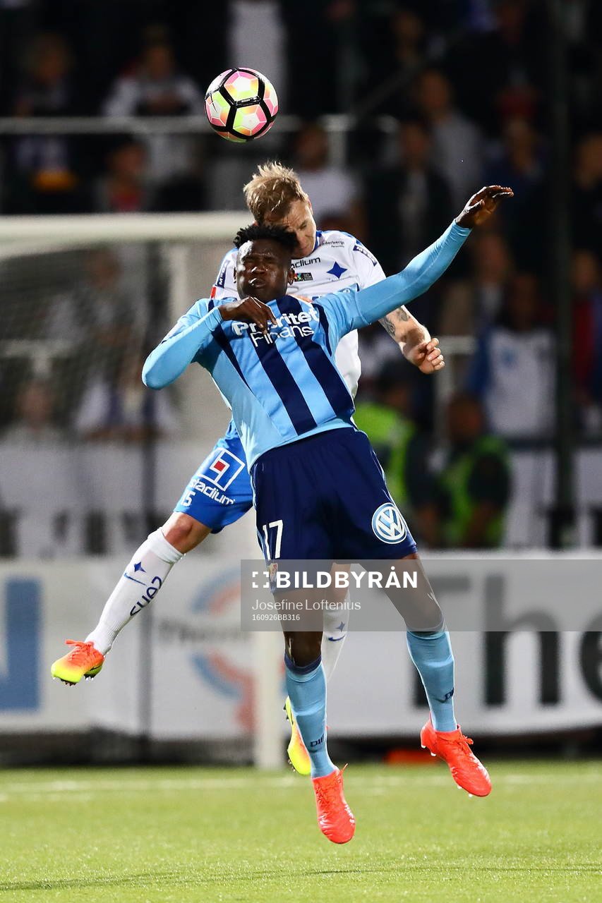 Djurgårdens Michael Olunga  och Marcus Falk Olander i