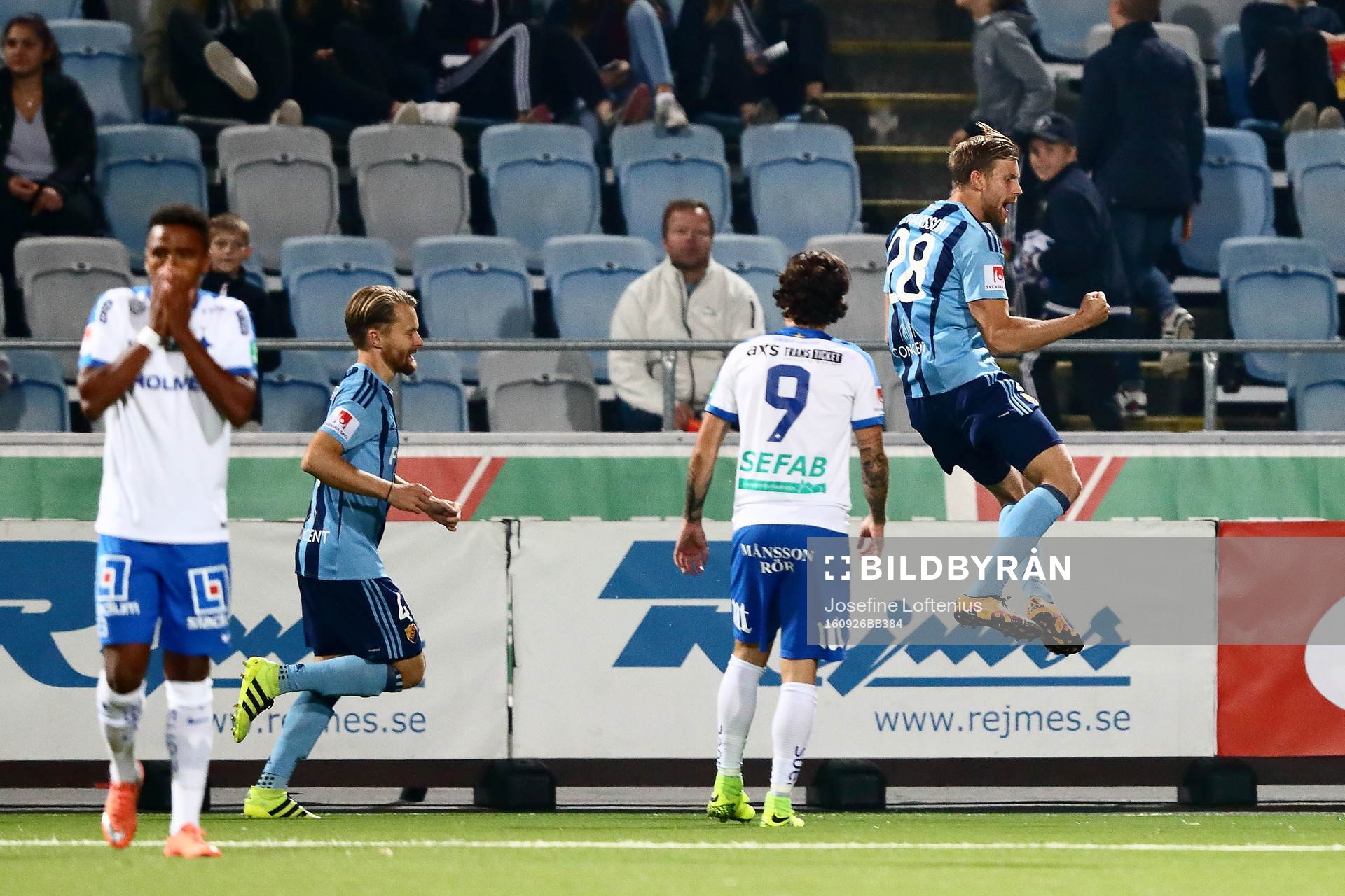 Djurgårdens Niklas Gunnarsson jublar och Norrköpings