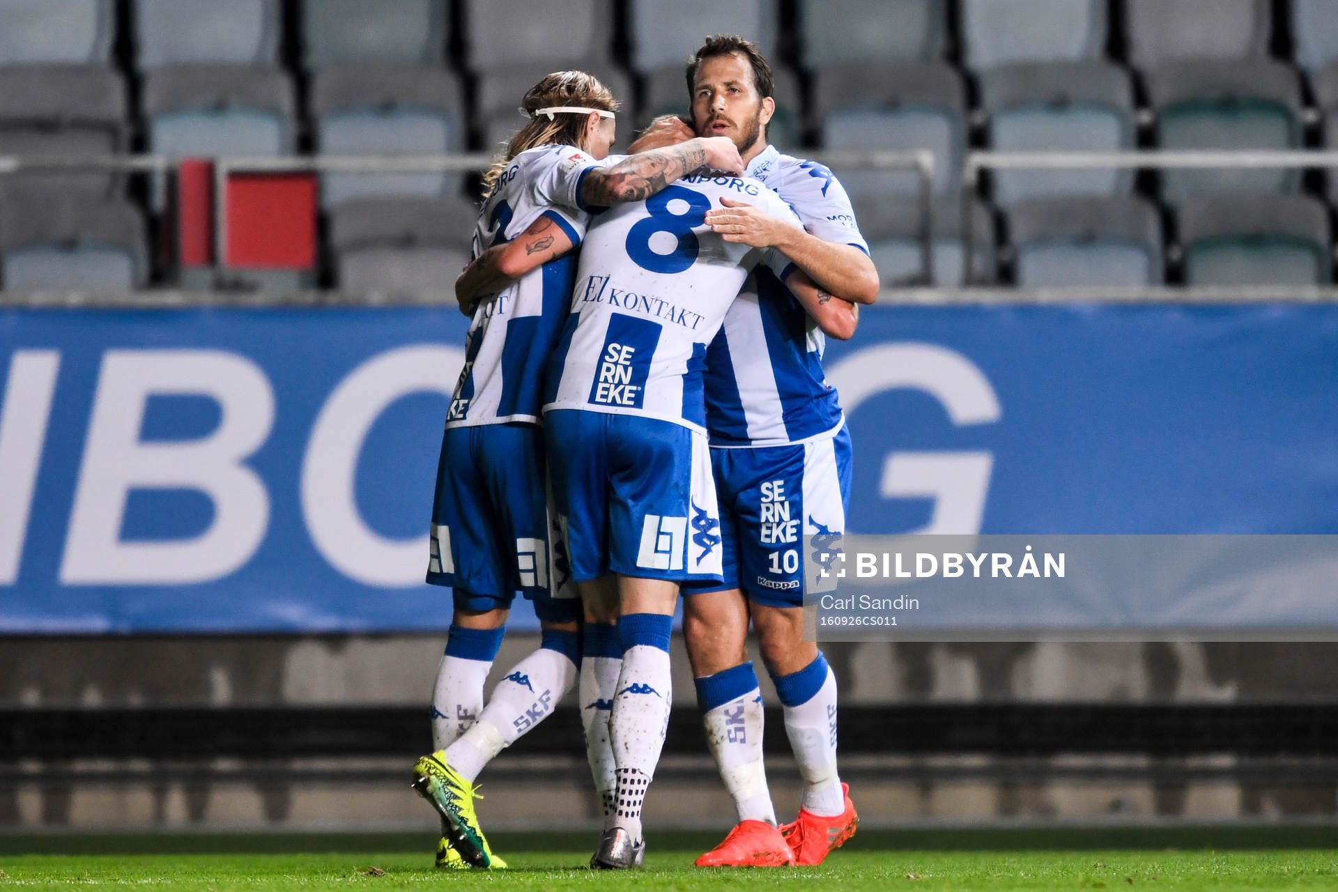 IFK Göteborgs Elias Mar Omarsson och Tobias Hysén kramar