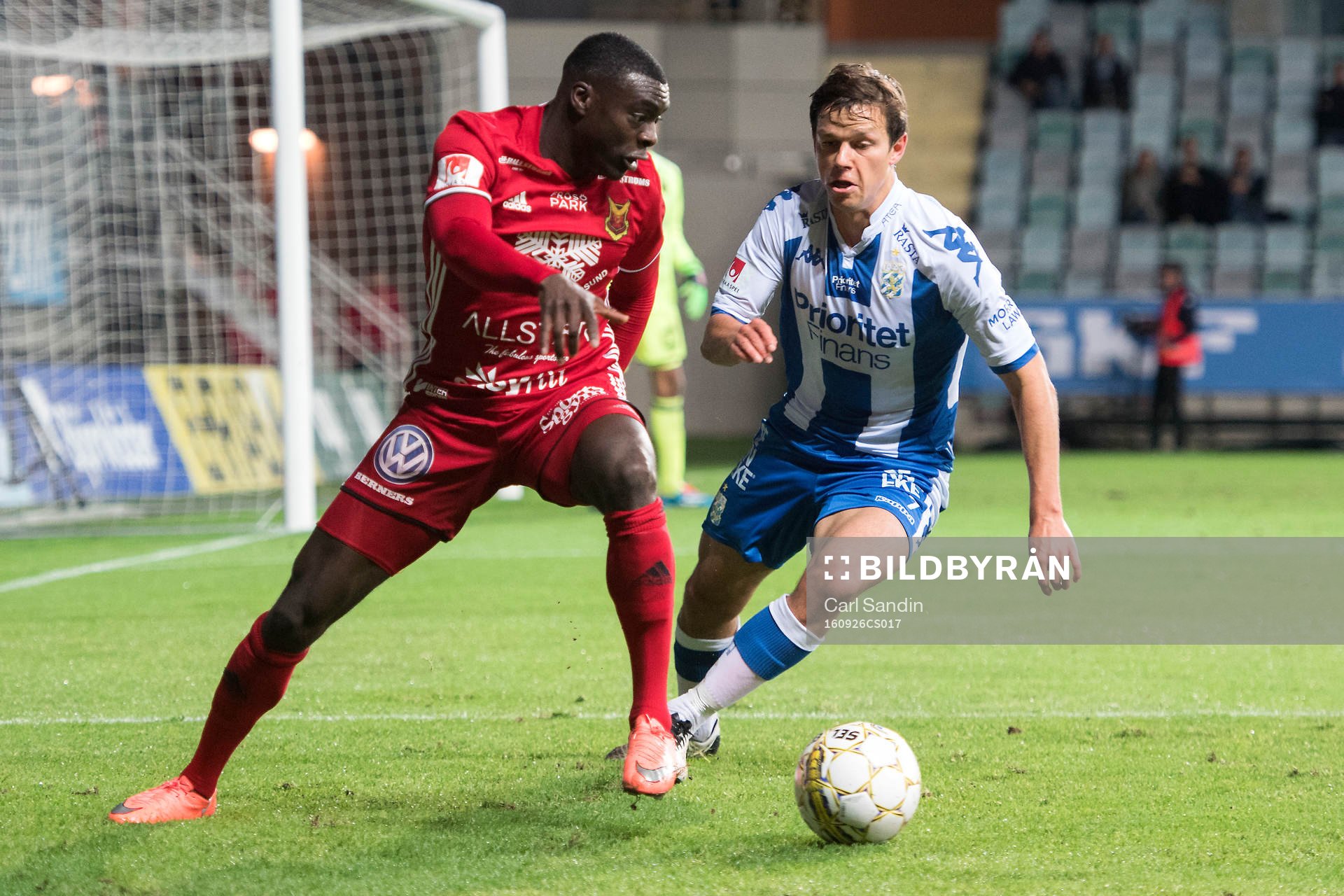Östersunds Ken Sema och IFK Göteborgs Mads Albaek