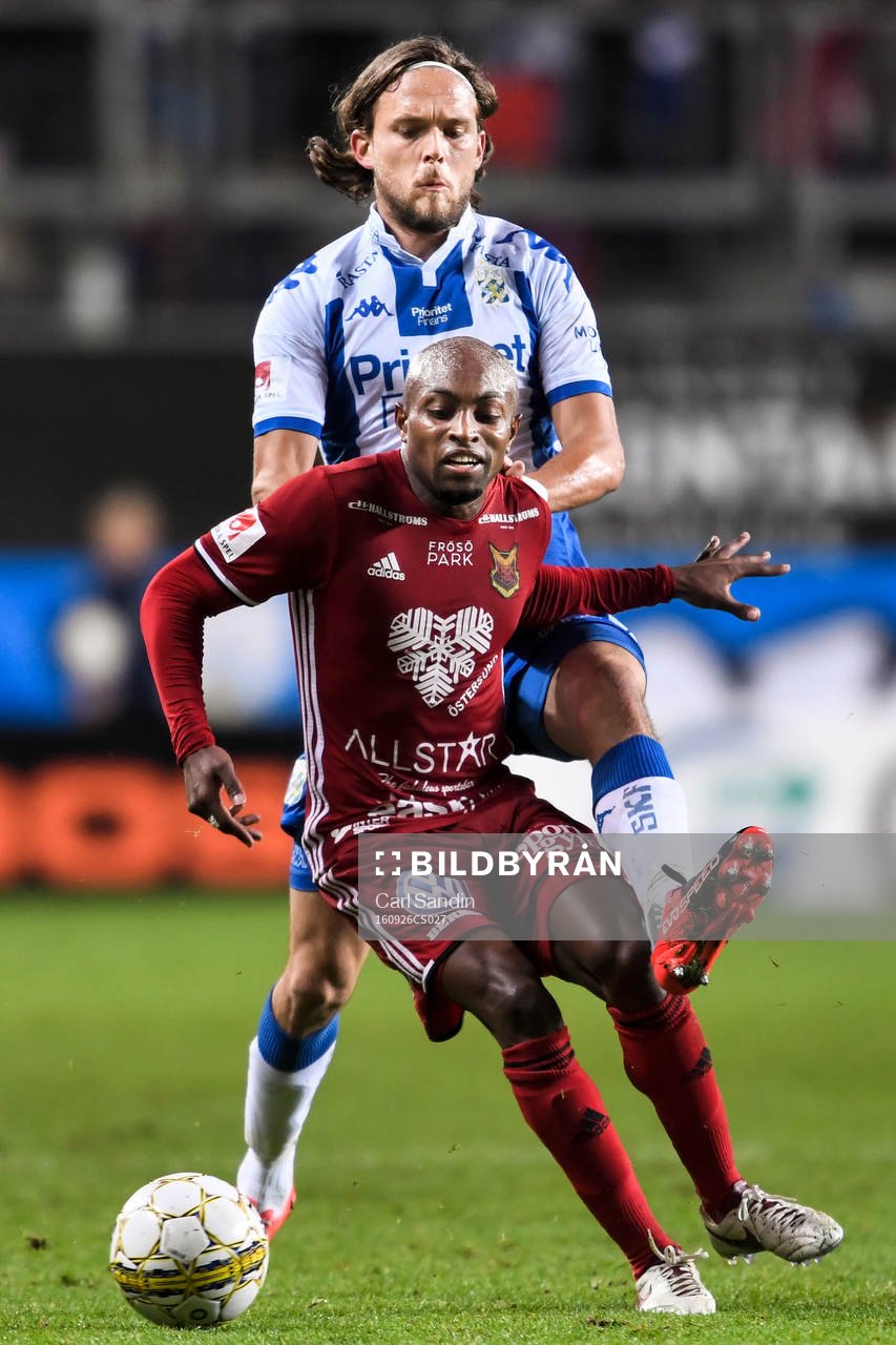 IFK Göteborgs Tom Pettersson och Östersunds Fouad Bachirou