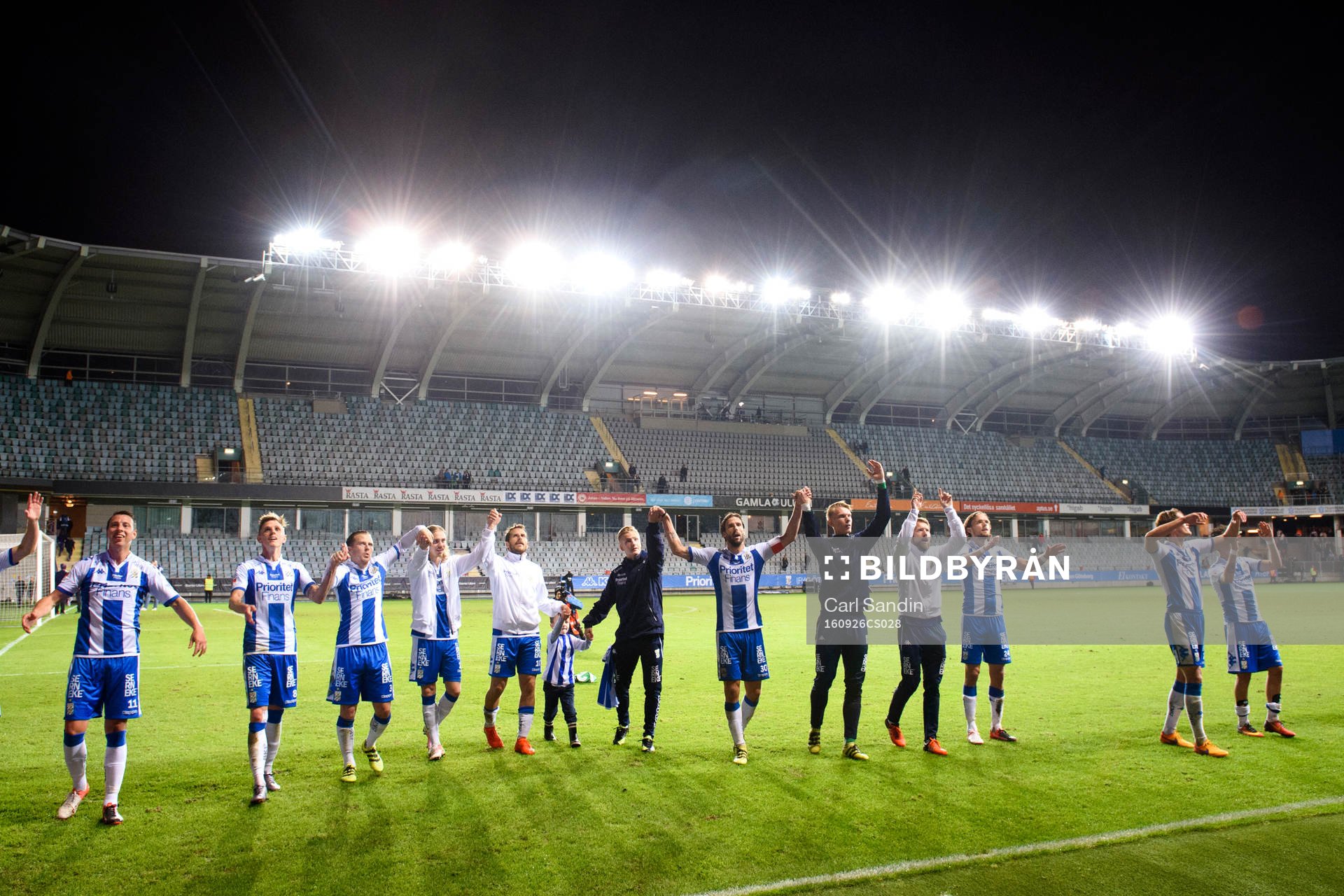 IFK Göteborg tackar publiken efter fotbollsmatchen i Allsvenskan mellan IFK Göteborg och Östersund den 26 september 2016 i Göteborg.