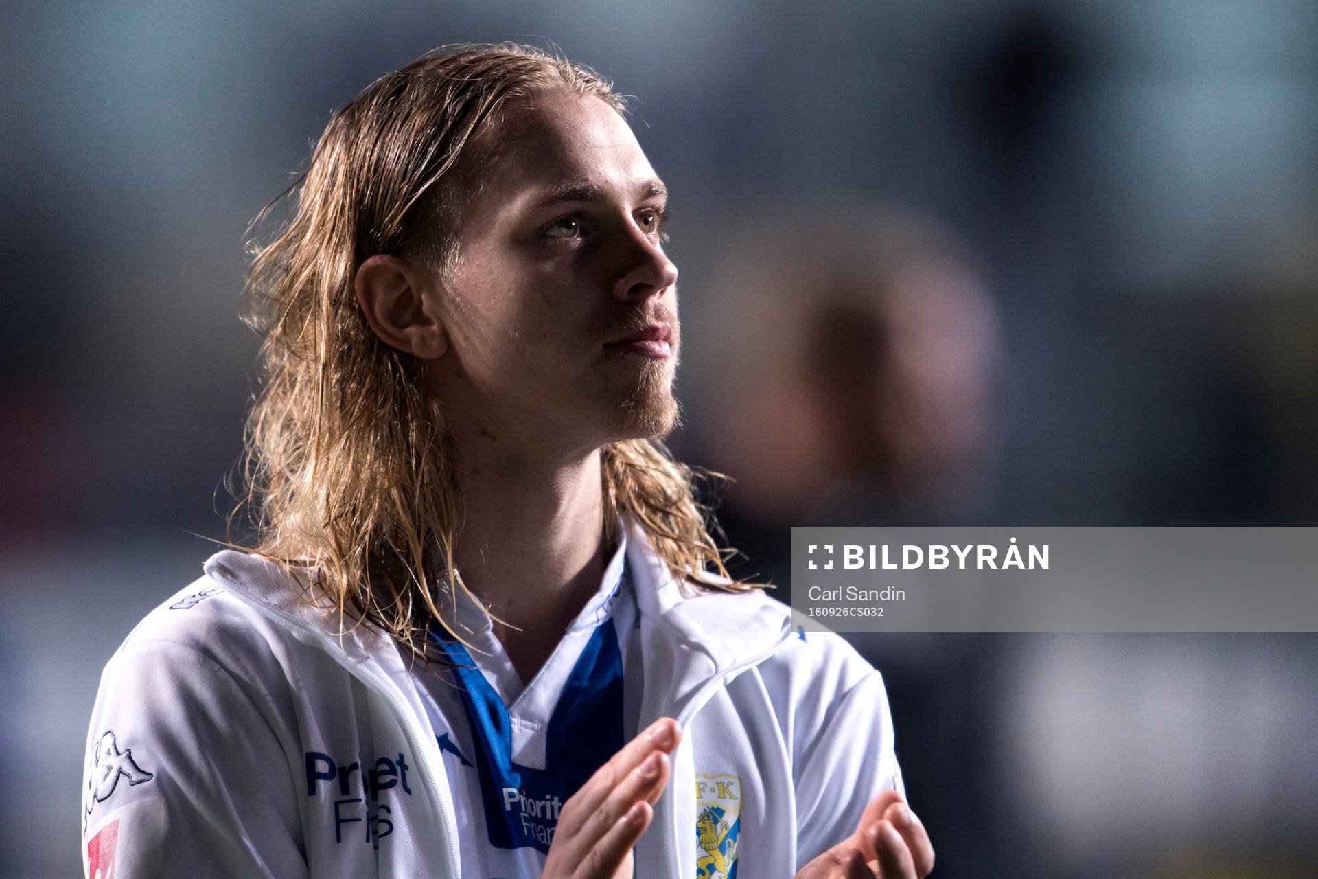IFK Göteborgs Elias Mar Omarsson tackar publiken