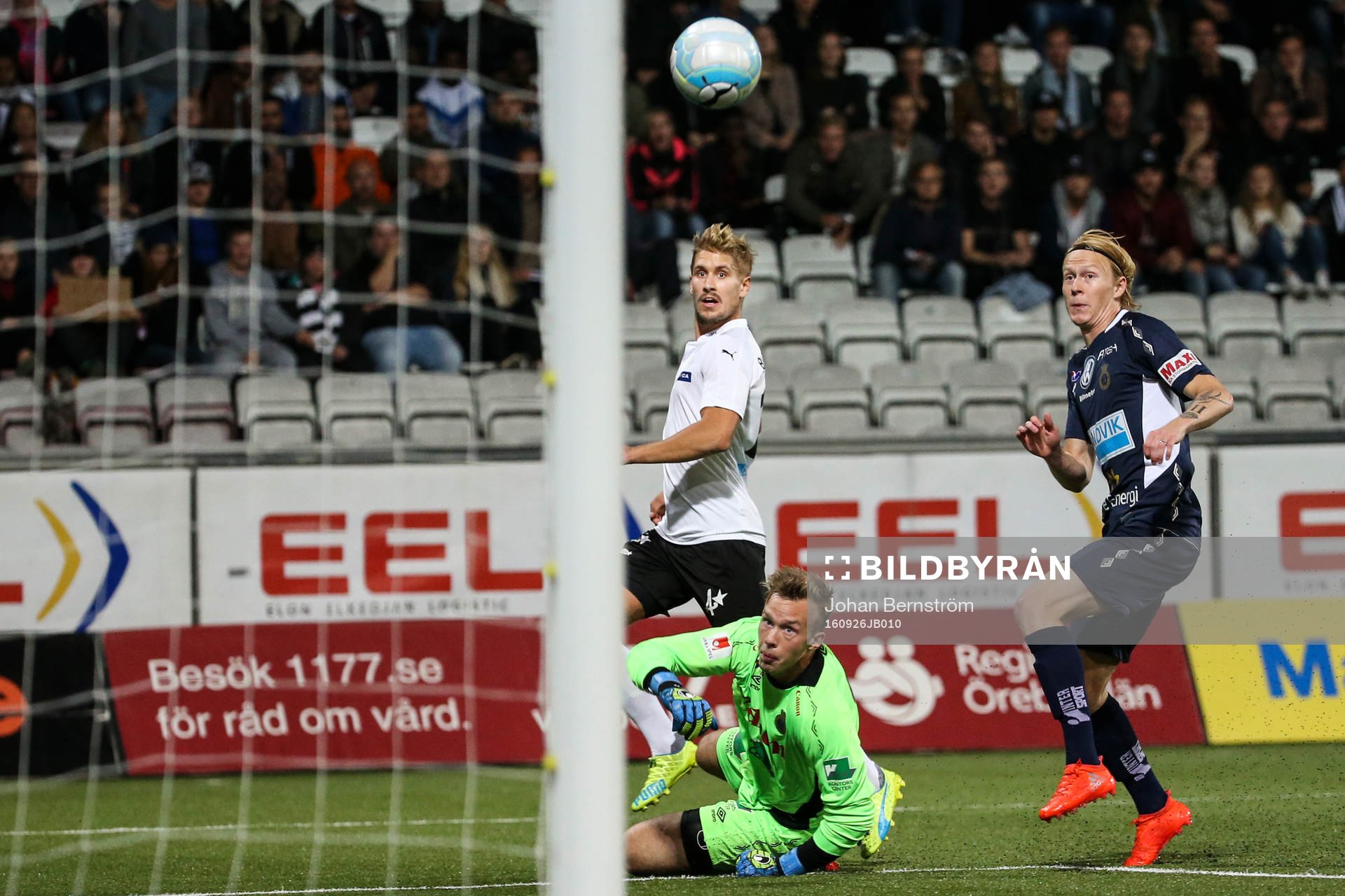 Örebros Daniel Björnqvist gör 1-0 bakom Gefles målvakt