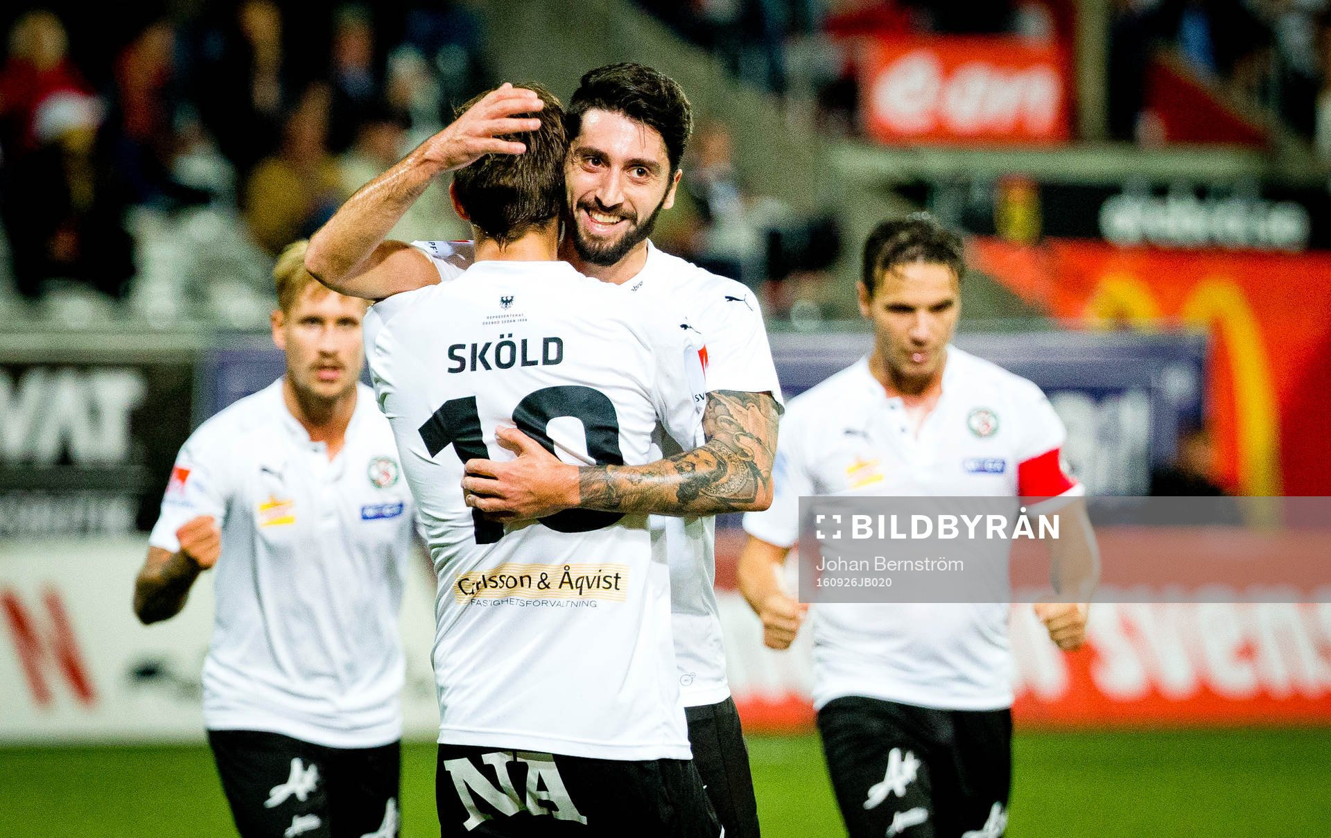 Örebros Victor Sköld gör 2-0 och jublar med Daniel