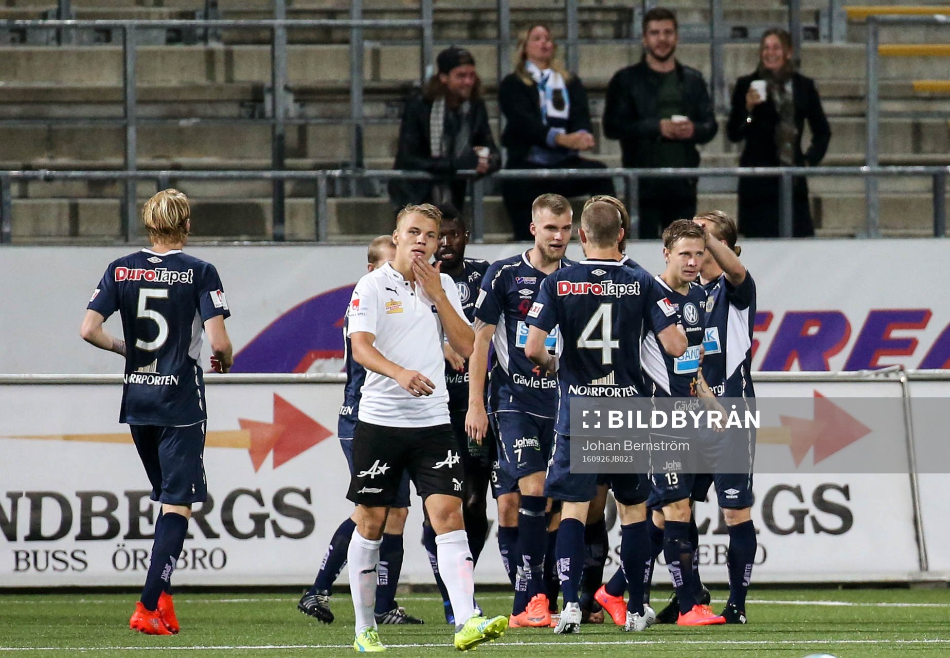 Gefles spelare jublar
