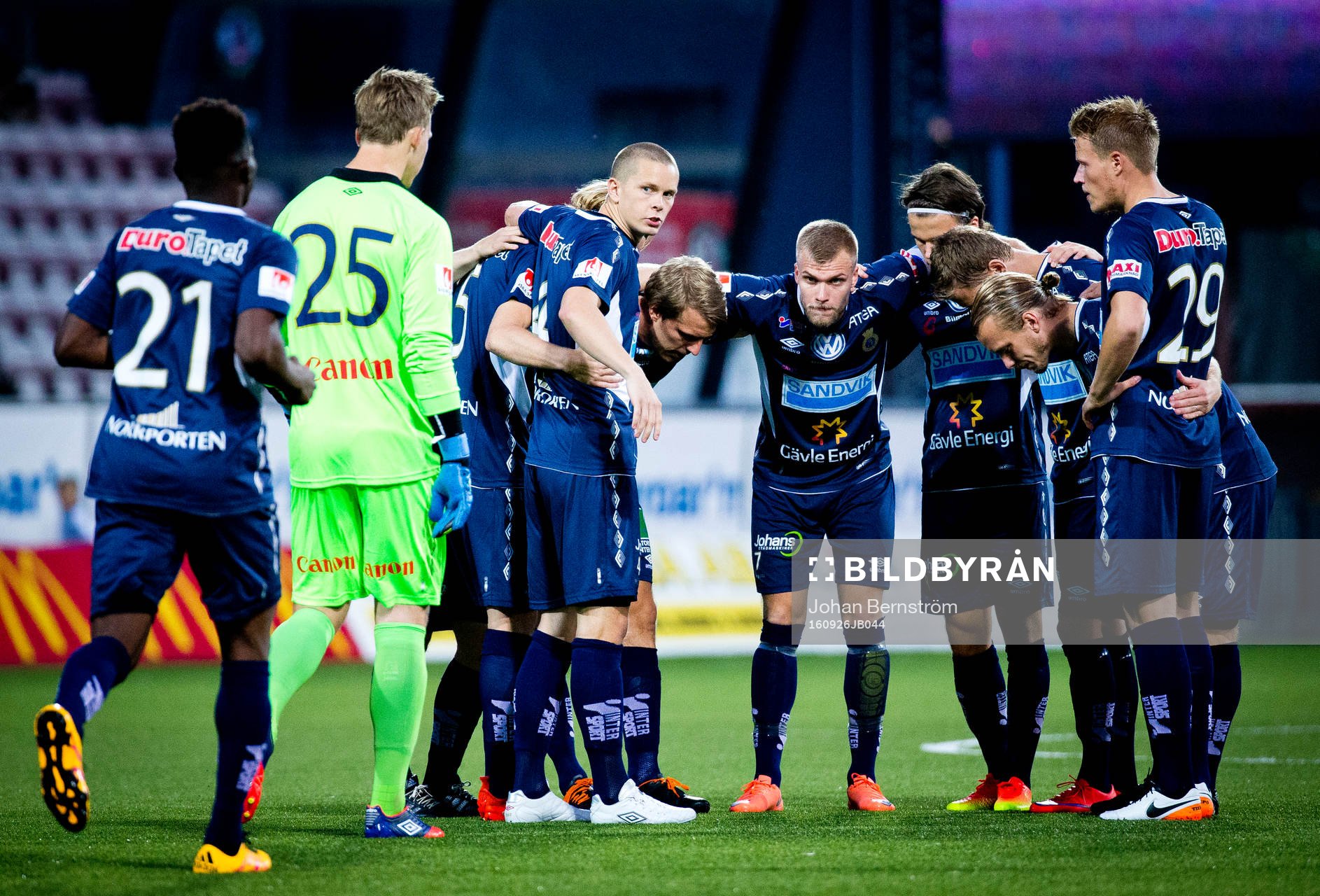 Gefles Kwame Bonsu, målvakt Andreas Andersson, Robin