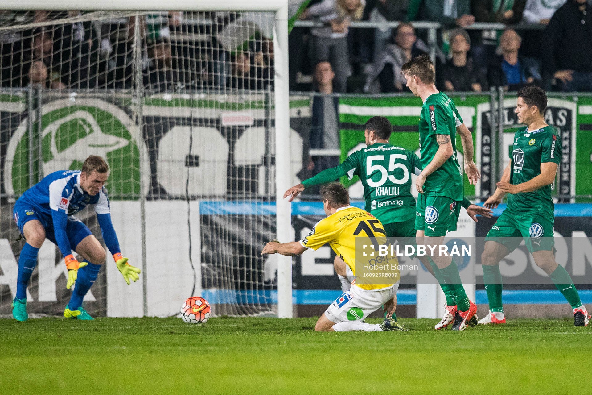 Falkenbergs Stefan Rodevåg skottar på mål