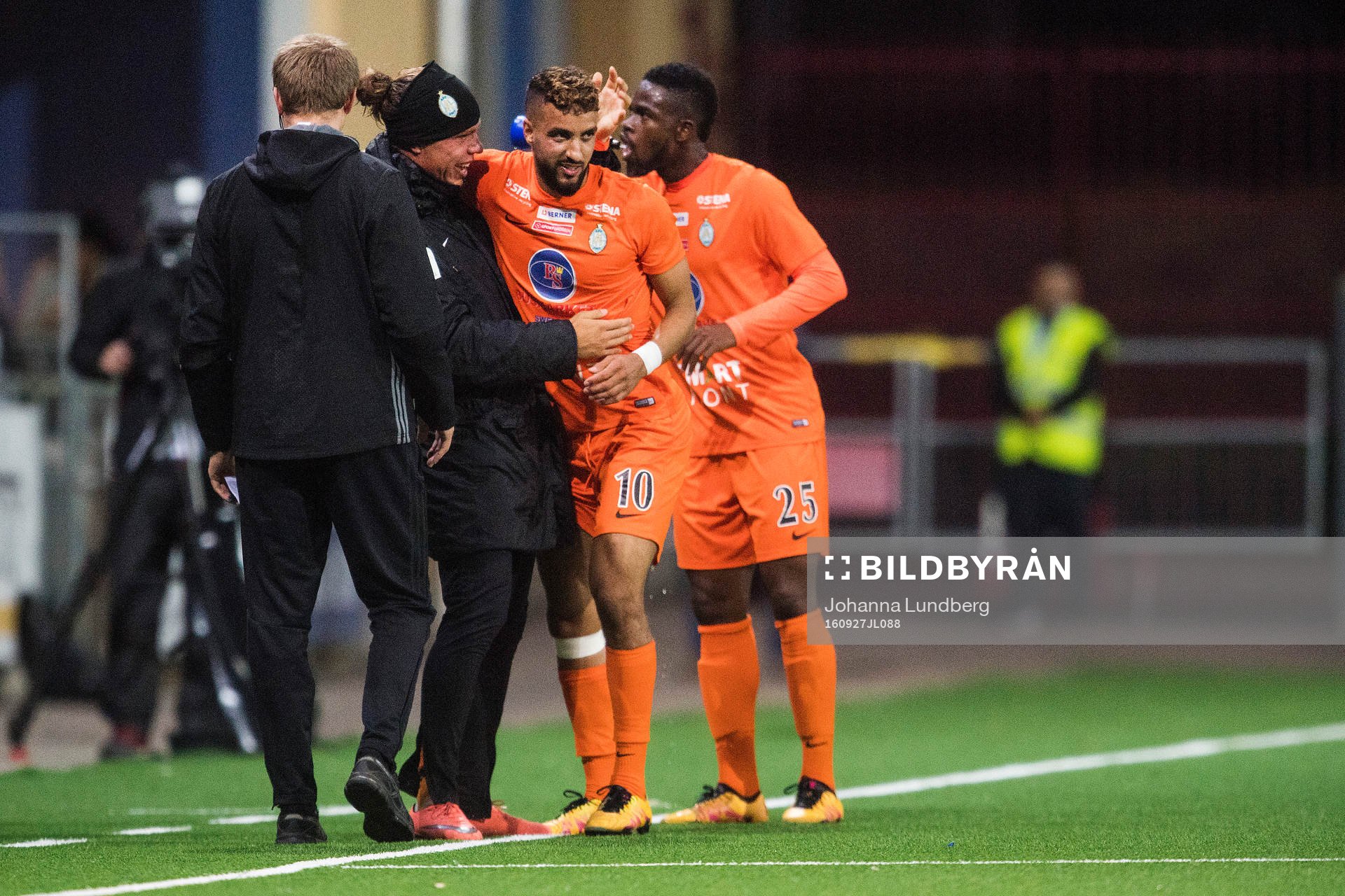 Athletics Omar Eddhari (m) och Abdoul Razak (th) jublar efter 2-1 under fotbollsmatchen i Superettan mellan Athletic och Degerfors den 27 september 2016 i Eskilstuna.