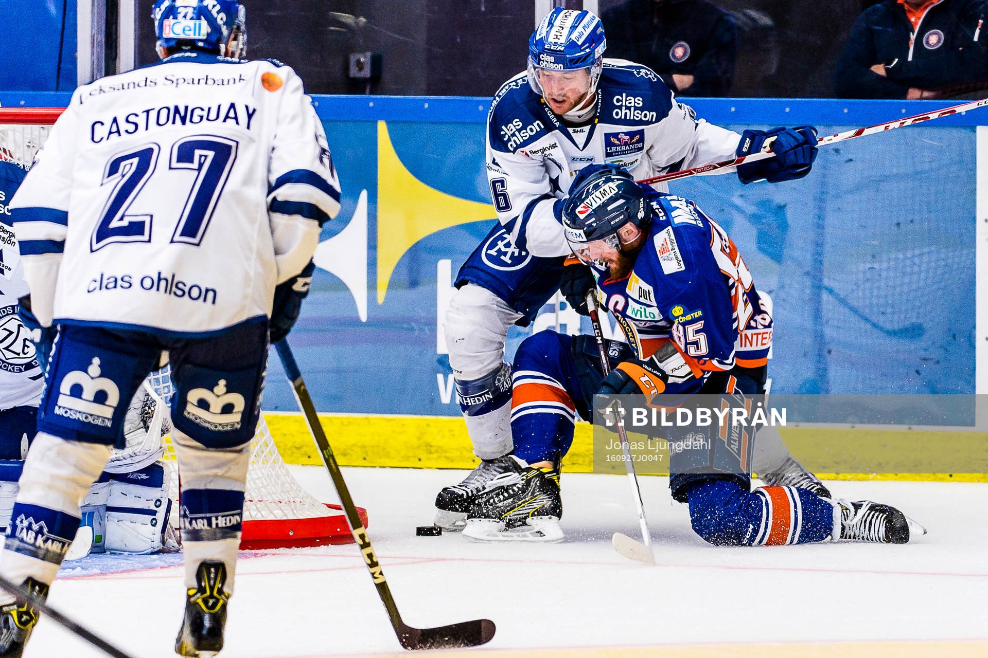 Kamp mellan Leksands Joe Piskula och Växjös Liam Reddox