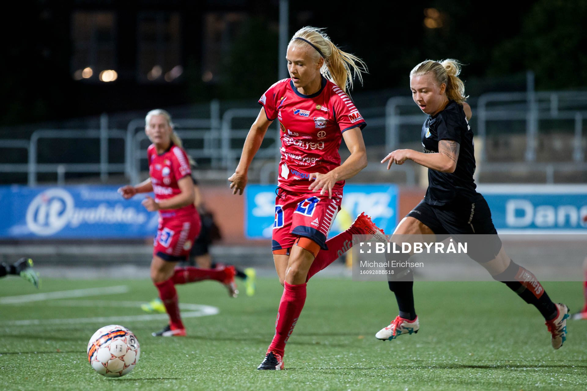 Linköpings Pernille Mosegaard Harder före Göteborgs