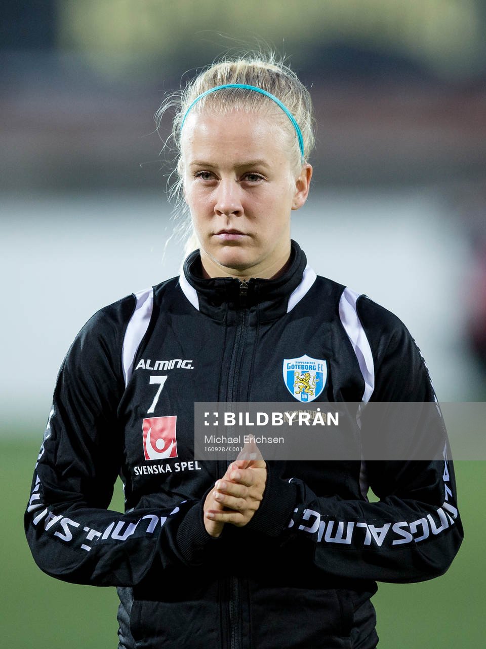 Göteborgs Adelina Engman innan fotbollsmatchen i