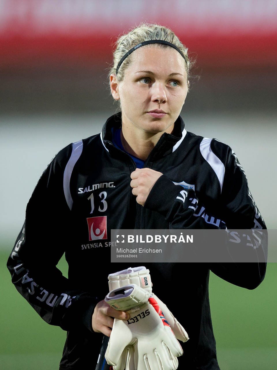 Göteborgs målvakt Jennifer Falk innan fotbollsmatchen i