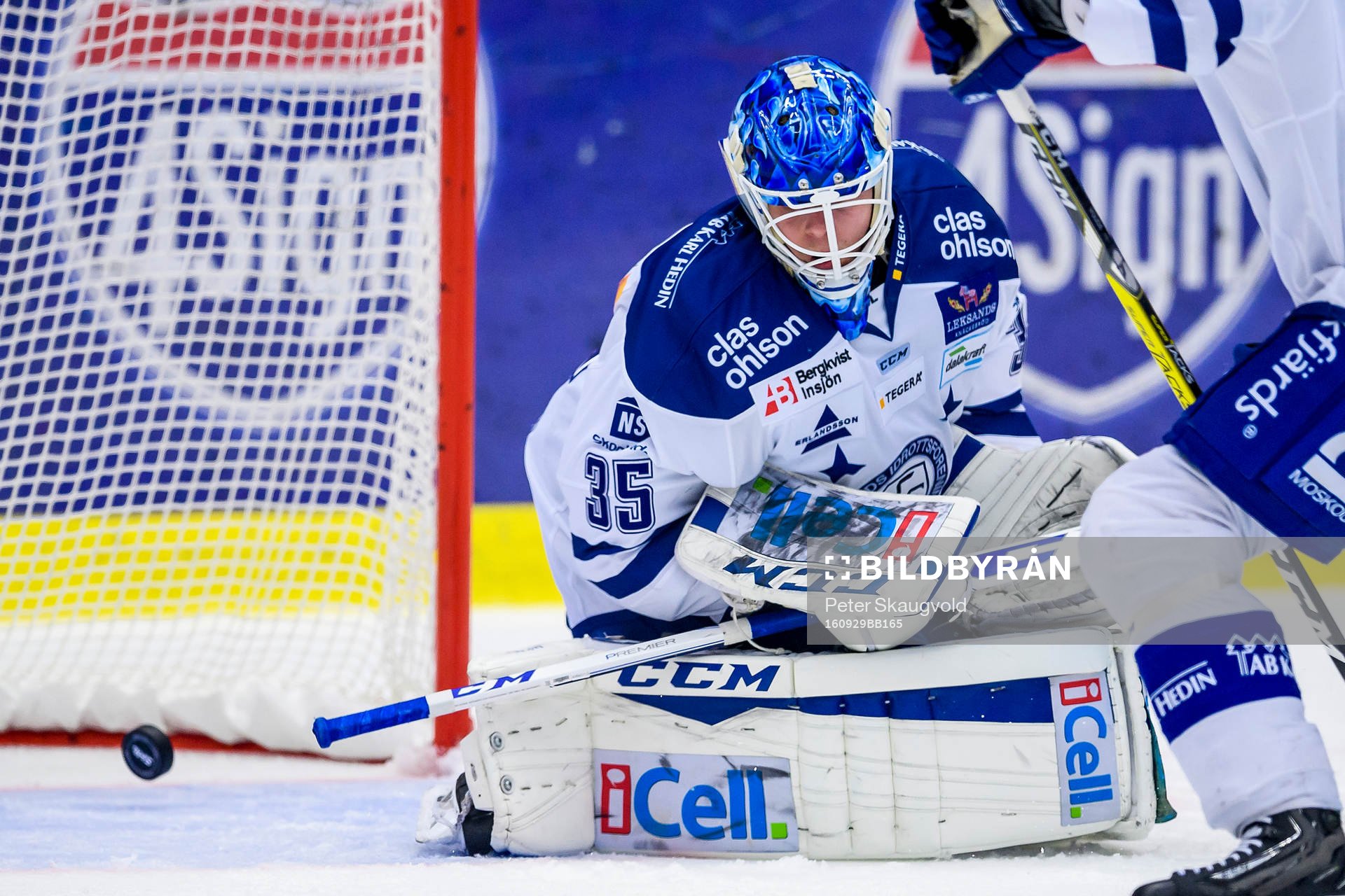 Leksands målvakt Atte Engren tappar in Luleås Anton