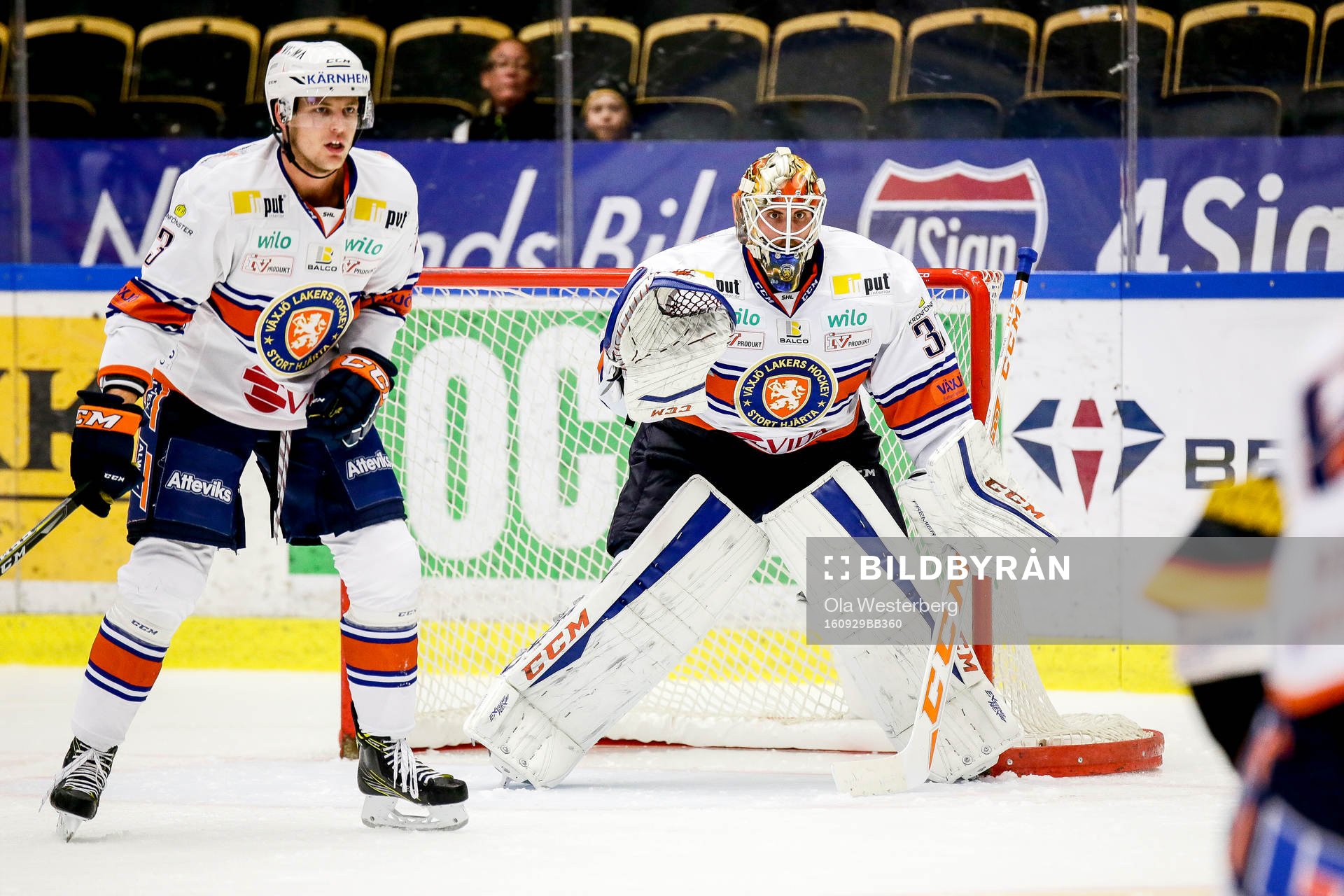 Växjös målvakt Joacim Eriksson och Oliver Bohm