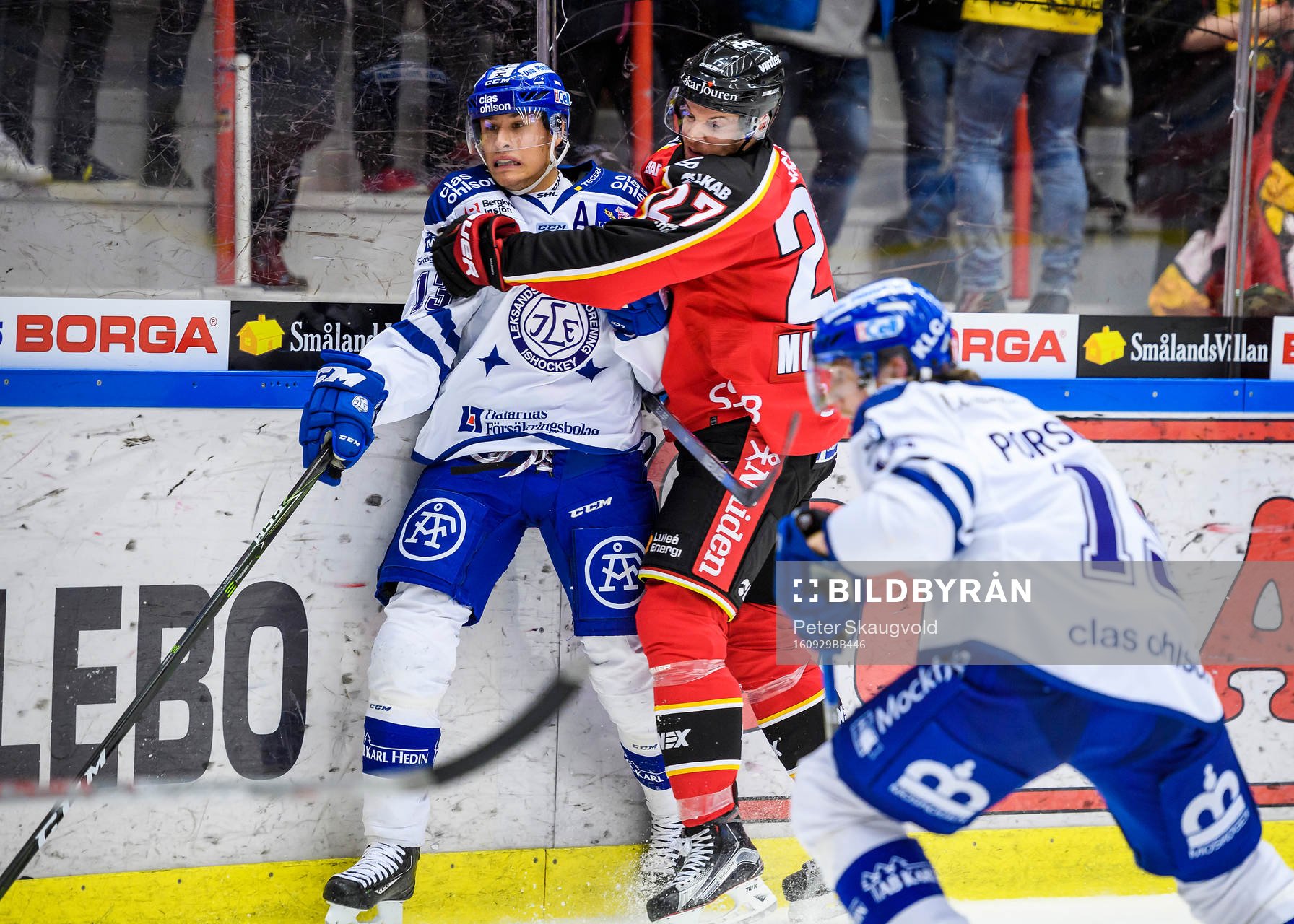 Luleås Brendan Mikkelson stoppar Leksands Jon Knuts