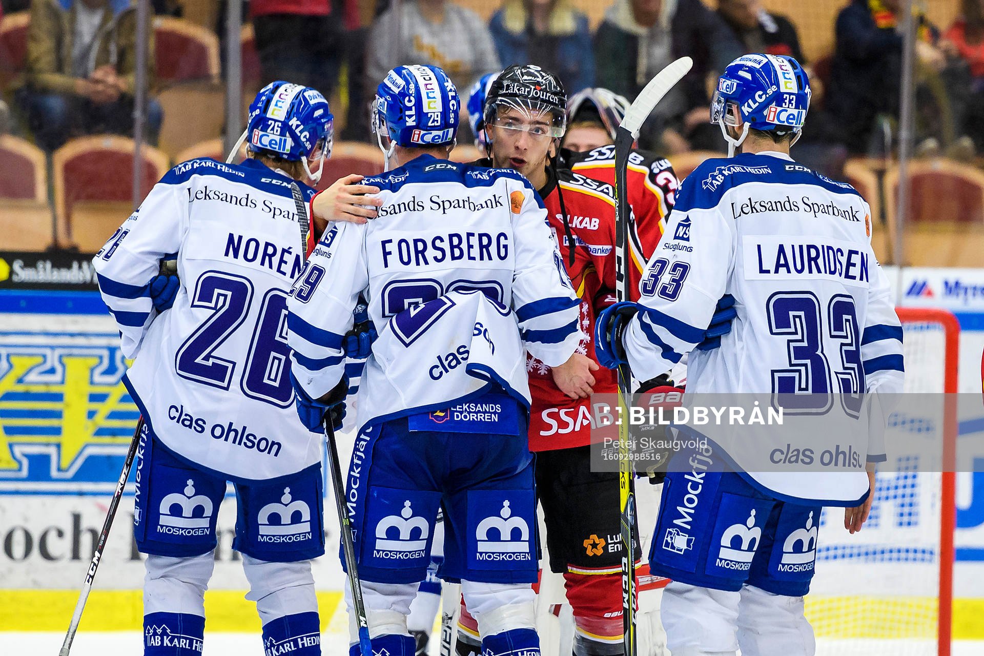 Luleås Johan Forsberg kramar om Leksands Tobias Forsberg