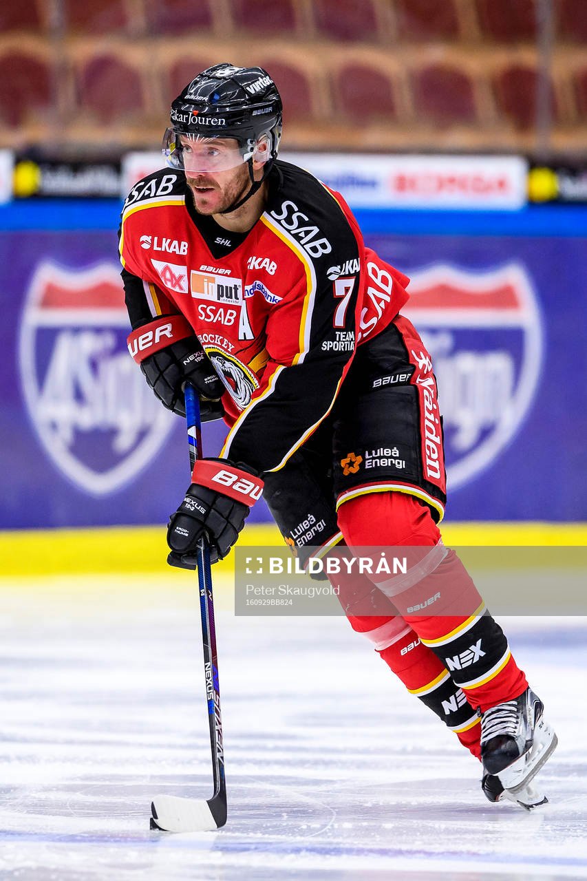 Luleås Jan Sandström med pucken