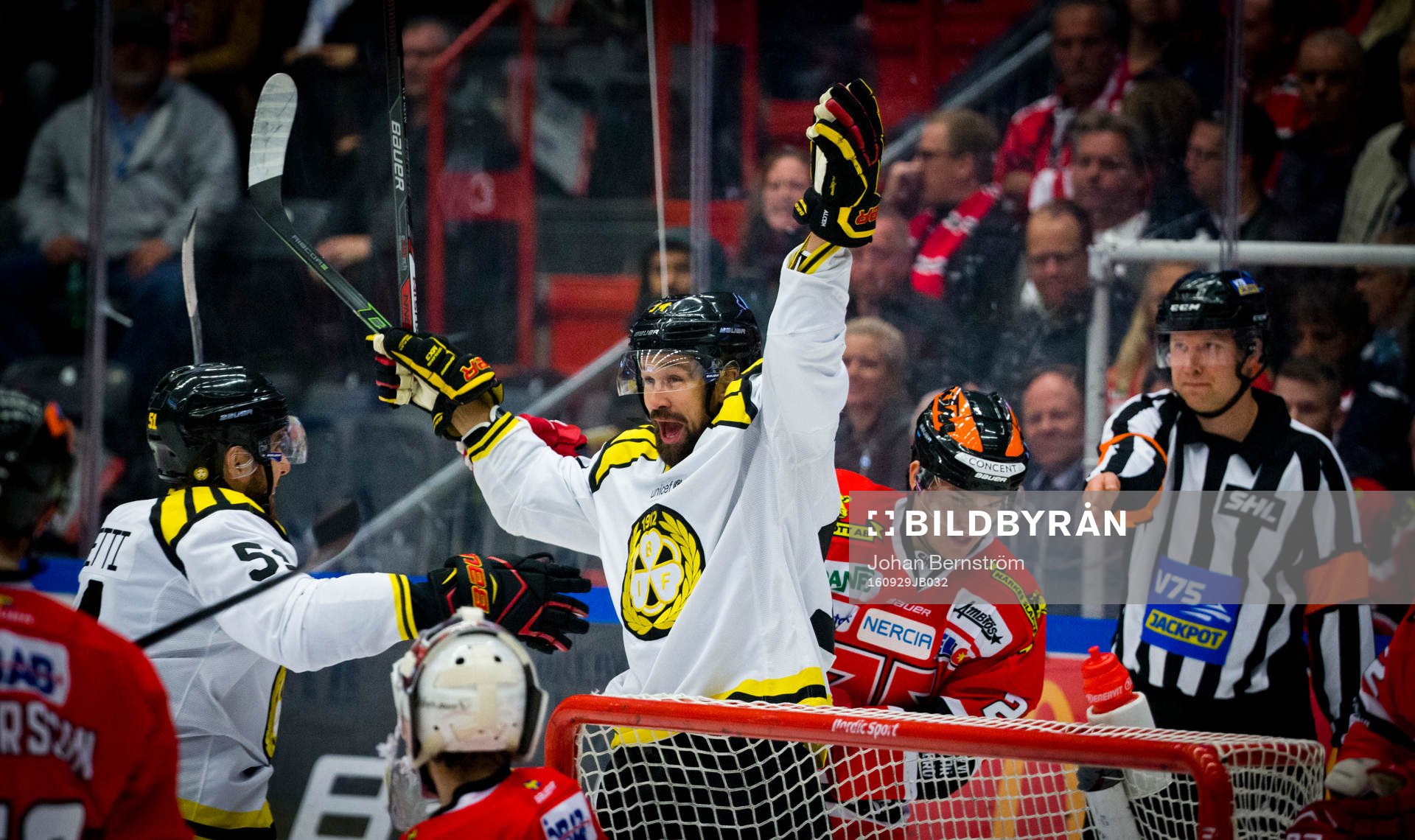 Brynäs Johan Alcén gör 2-4 och jublar