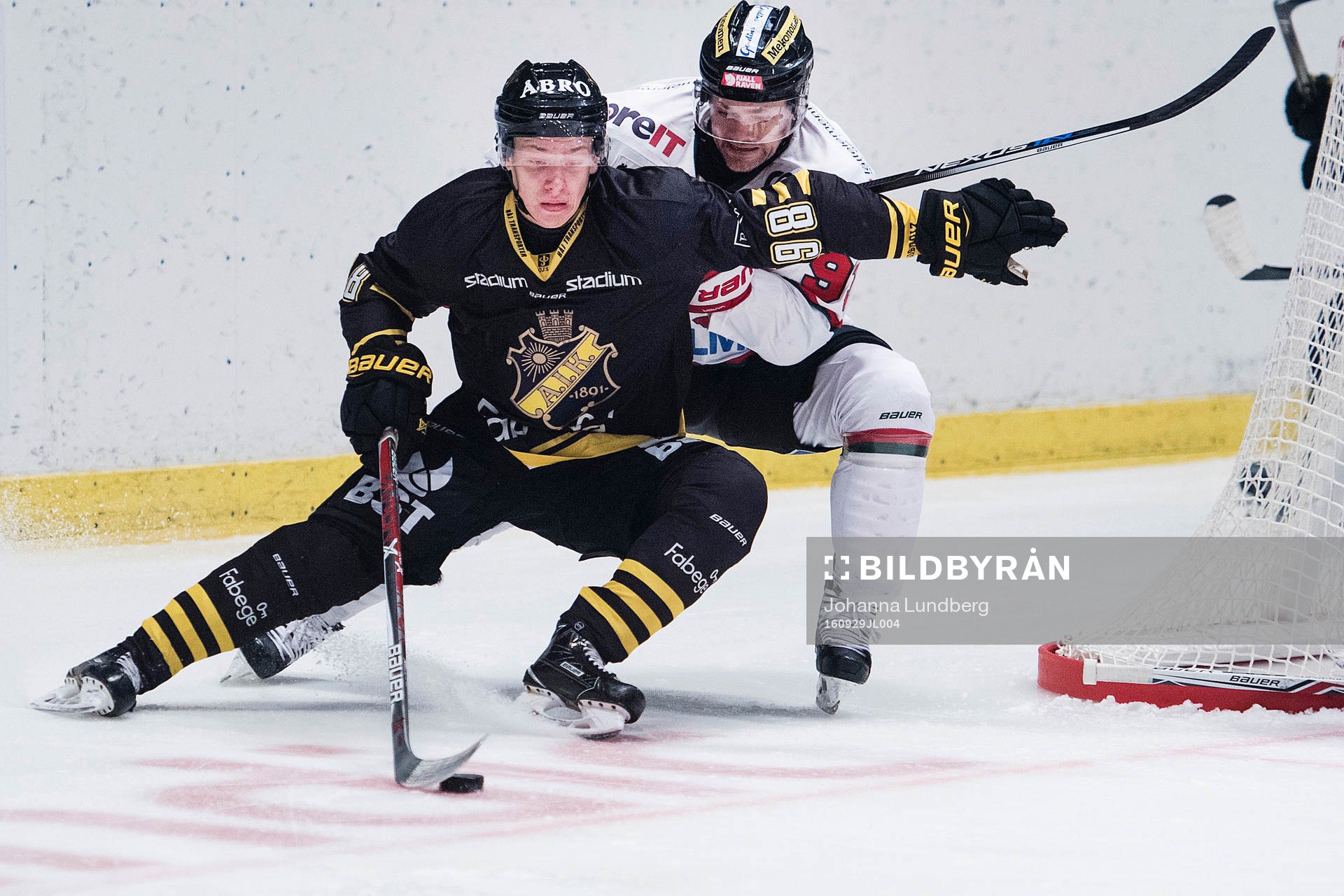 s Jesper Bratt och Modos Byron Ritchie