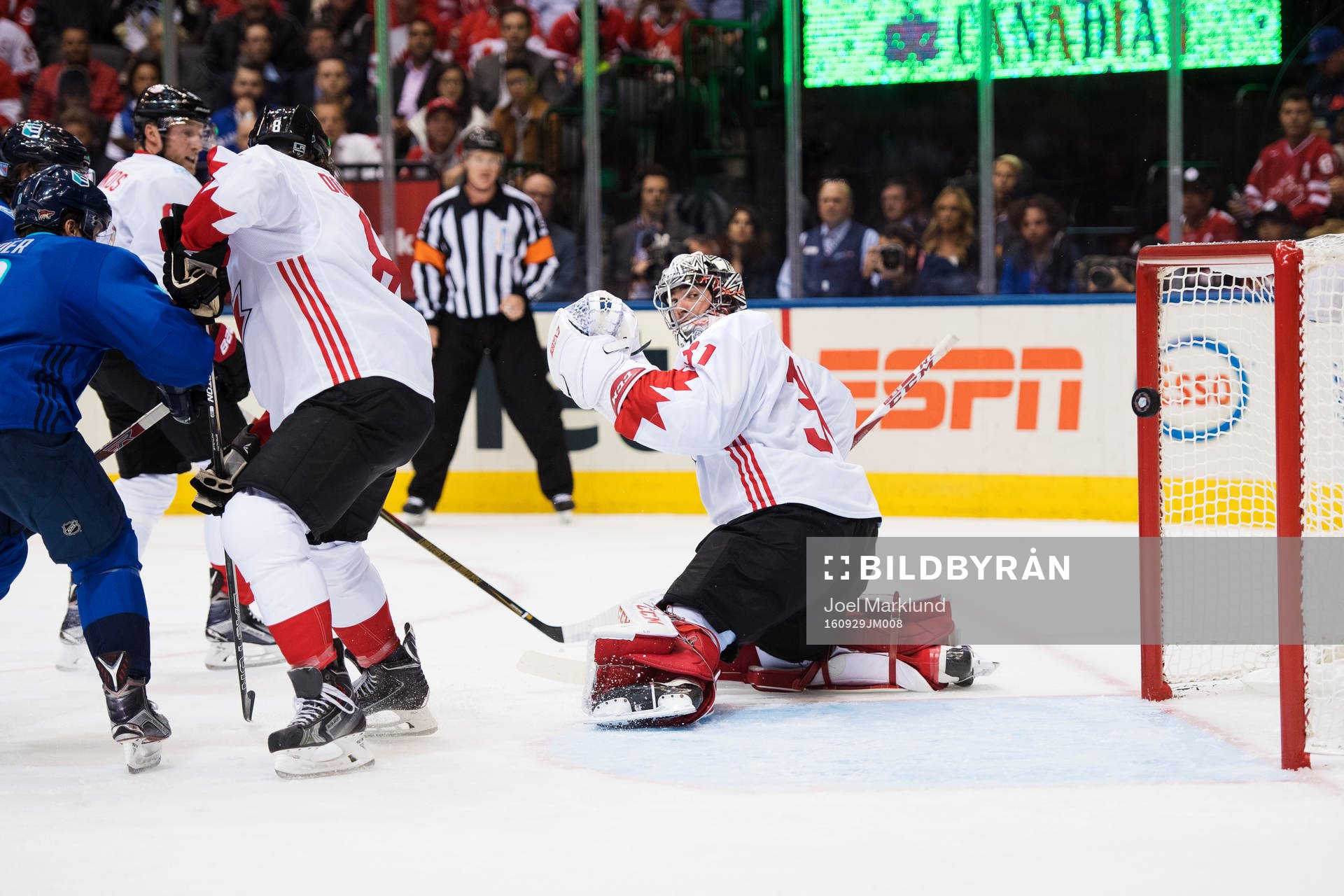 Kanadas målvakt Carey Price släpper in 1-0 från Europas