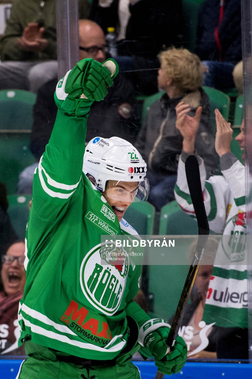 Rögles Sebastian Wännström jublar