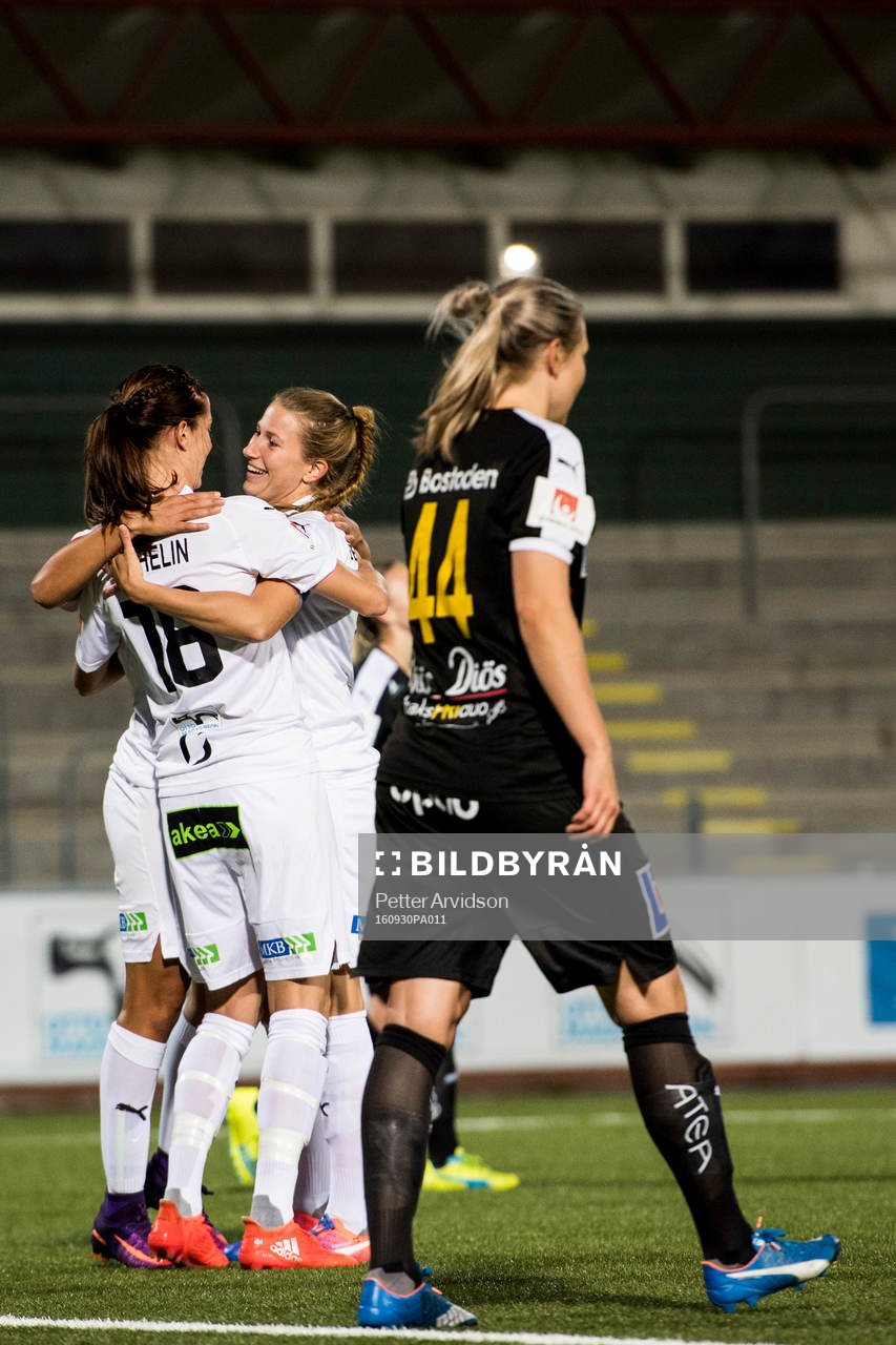 Rosengårds Emma Berglund och Lotta Schelin jublar