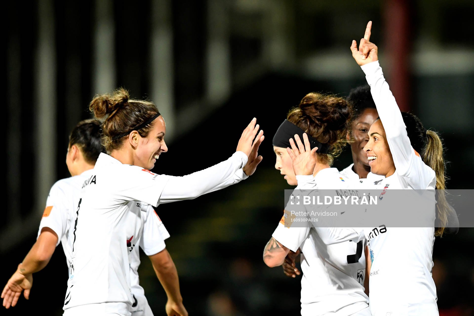 Rosengårds Natasa Andonova och Marta Viera Da Silva jublar