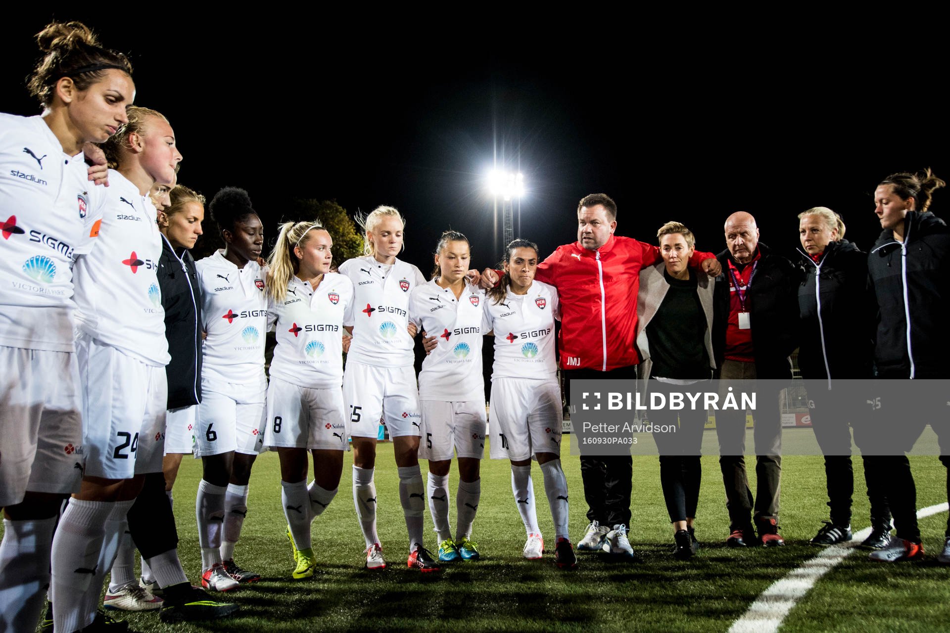 Rosengårds tränare Jack Majgaard Jensen (m) håller en