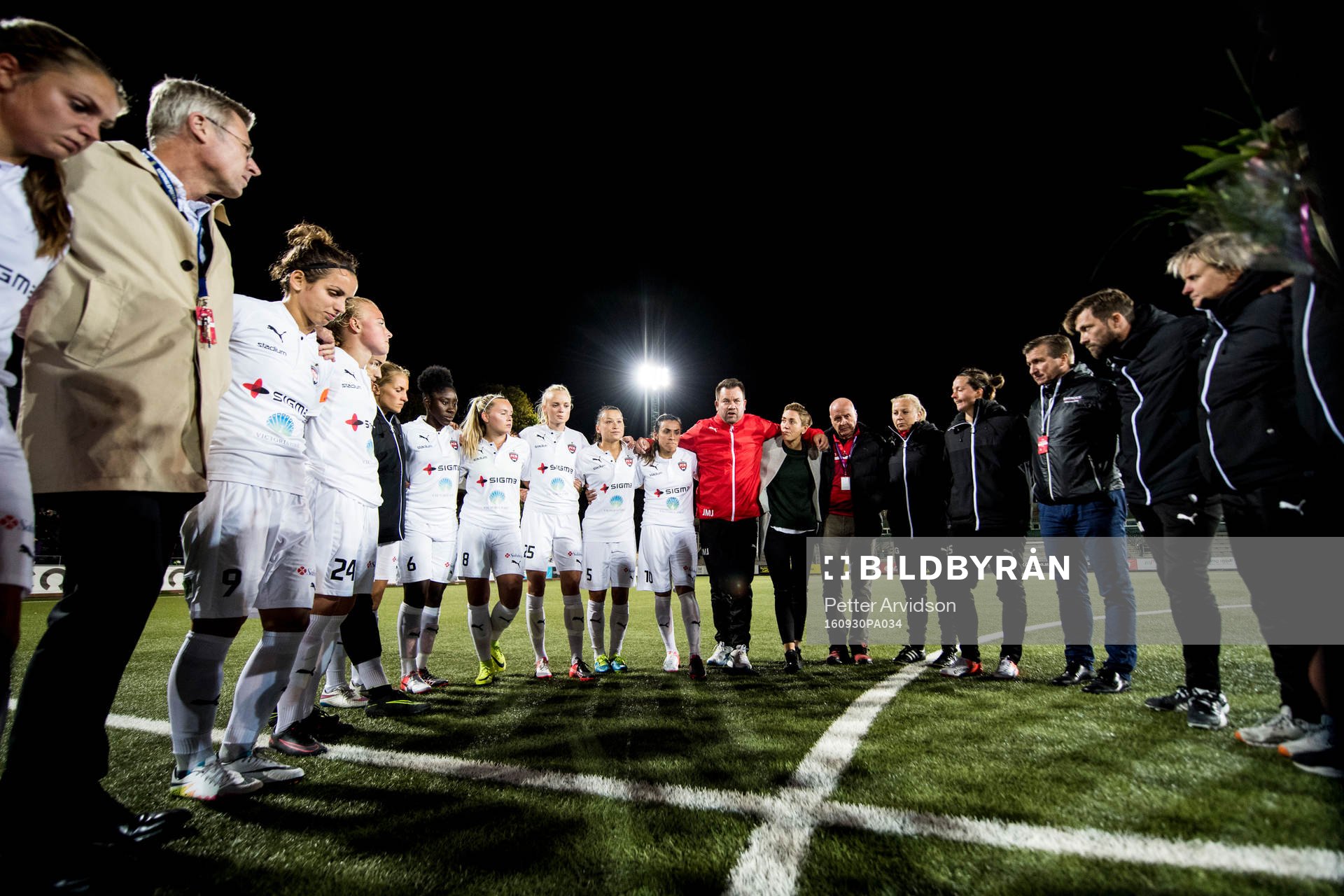 Rosengårds tränare Jack Majgaard Jensen (m) håller en