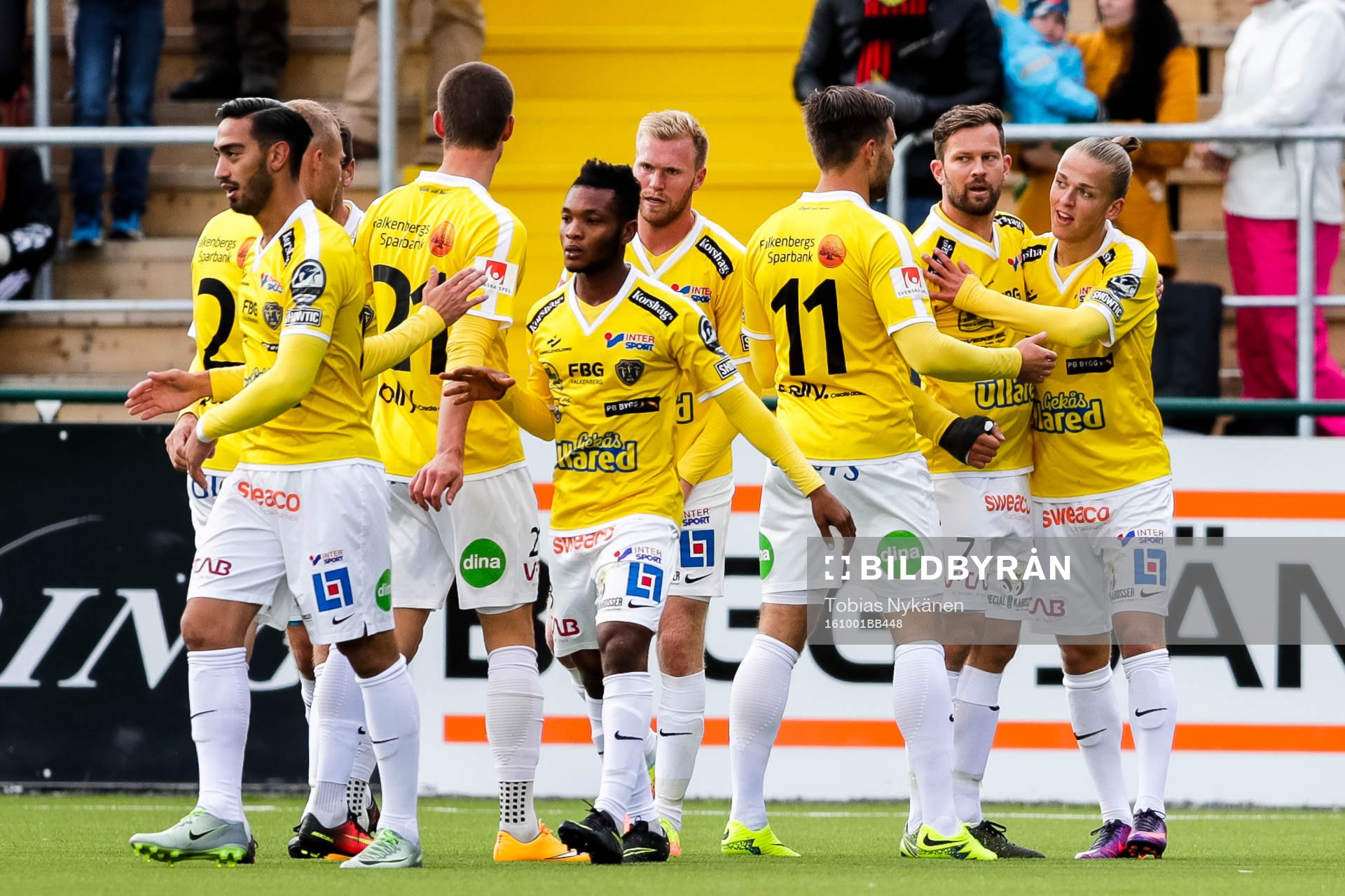 Falkenbergs spelare jublar