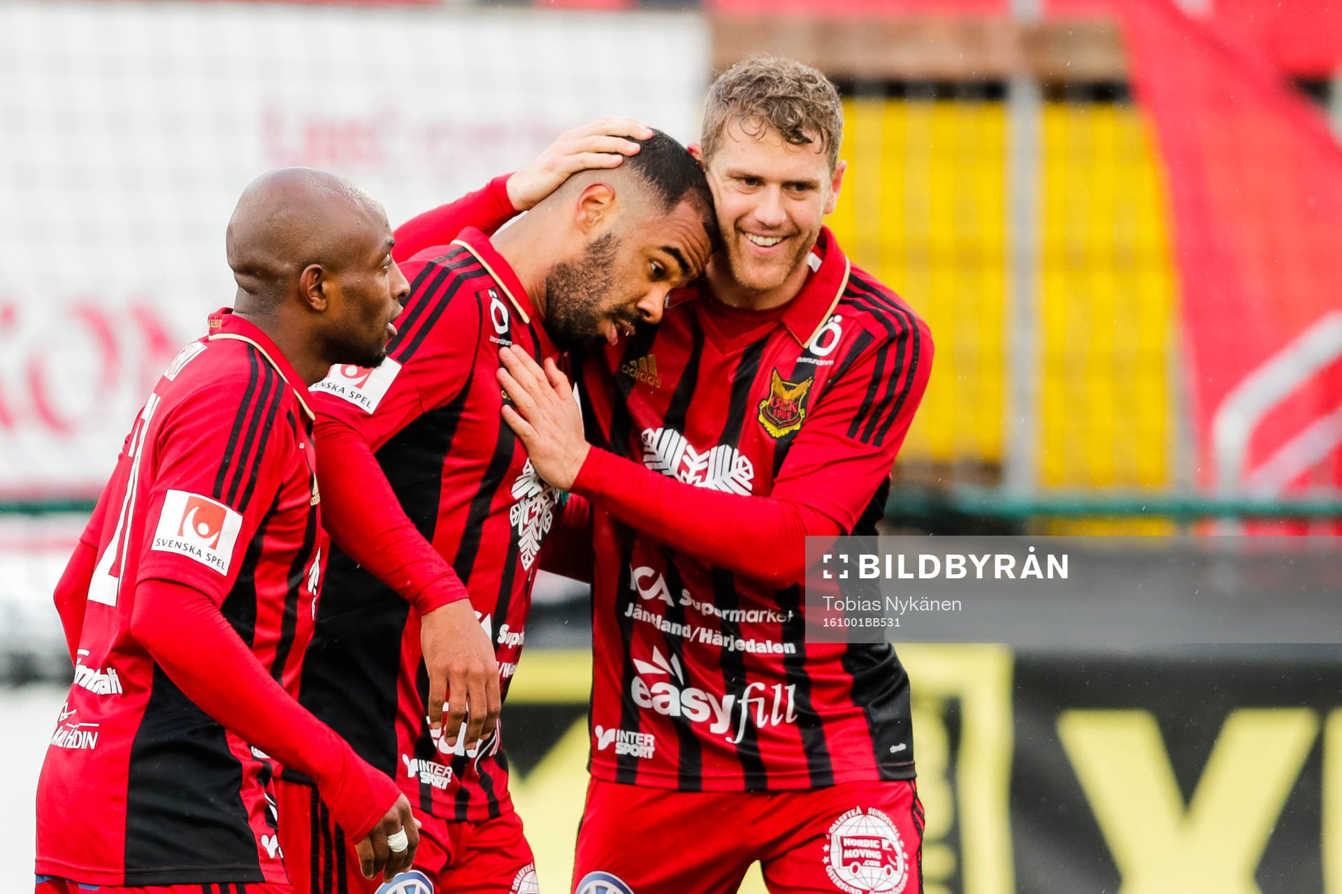 Östersunds Alex Dyer jublar efter 1-1 under fotbollsmatchen i Allsvenskan mellan Östersund och Falkenberg den 1 oktober 2016 i Östersund.
