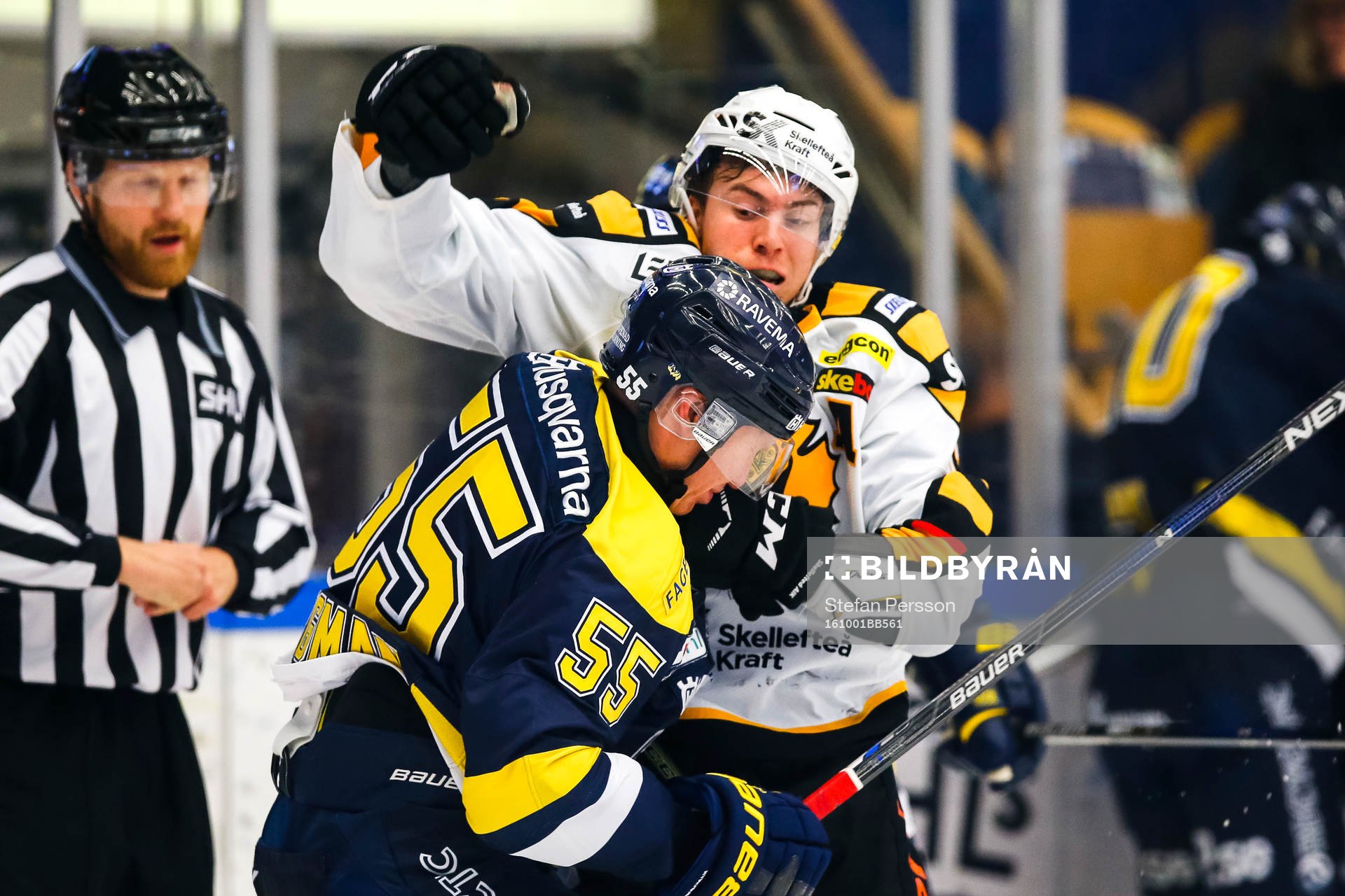 s Andreas Borgman  i bråk med  Skellefteås Pär Lindholm