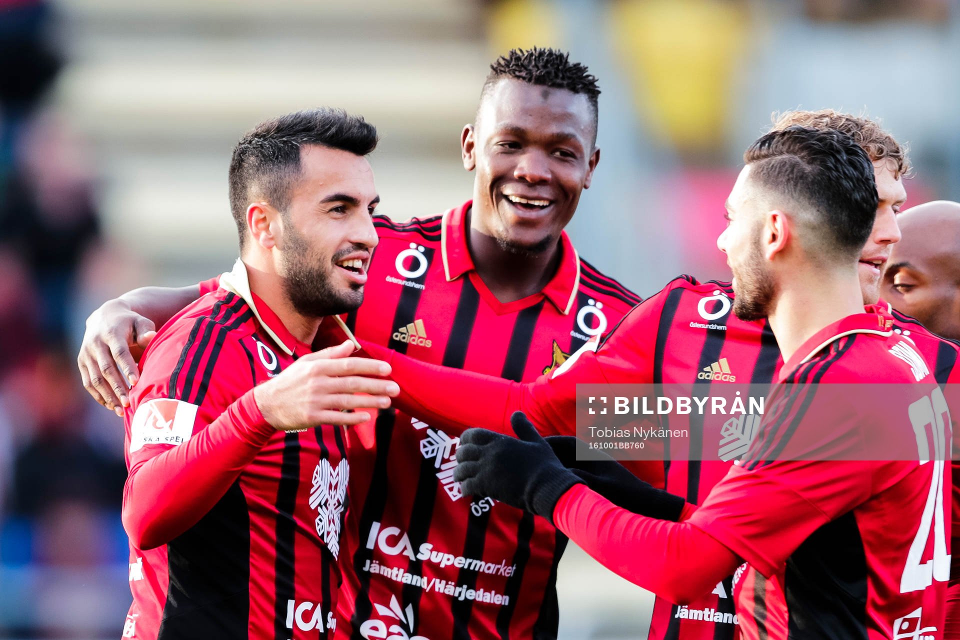 Östersunds Brwa Nouri jublar efter 4-1 under fotbollsmatchen i Allsvenskan mellan Östersund och Falkenberg den 1 oktober 2016 i Östersund.