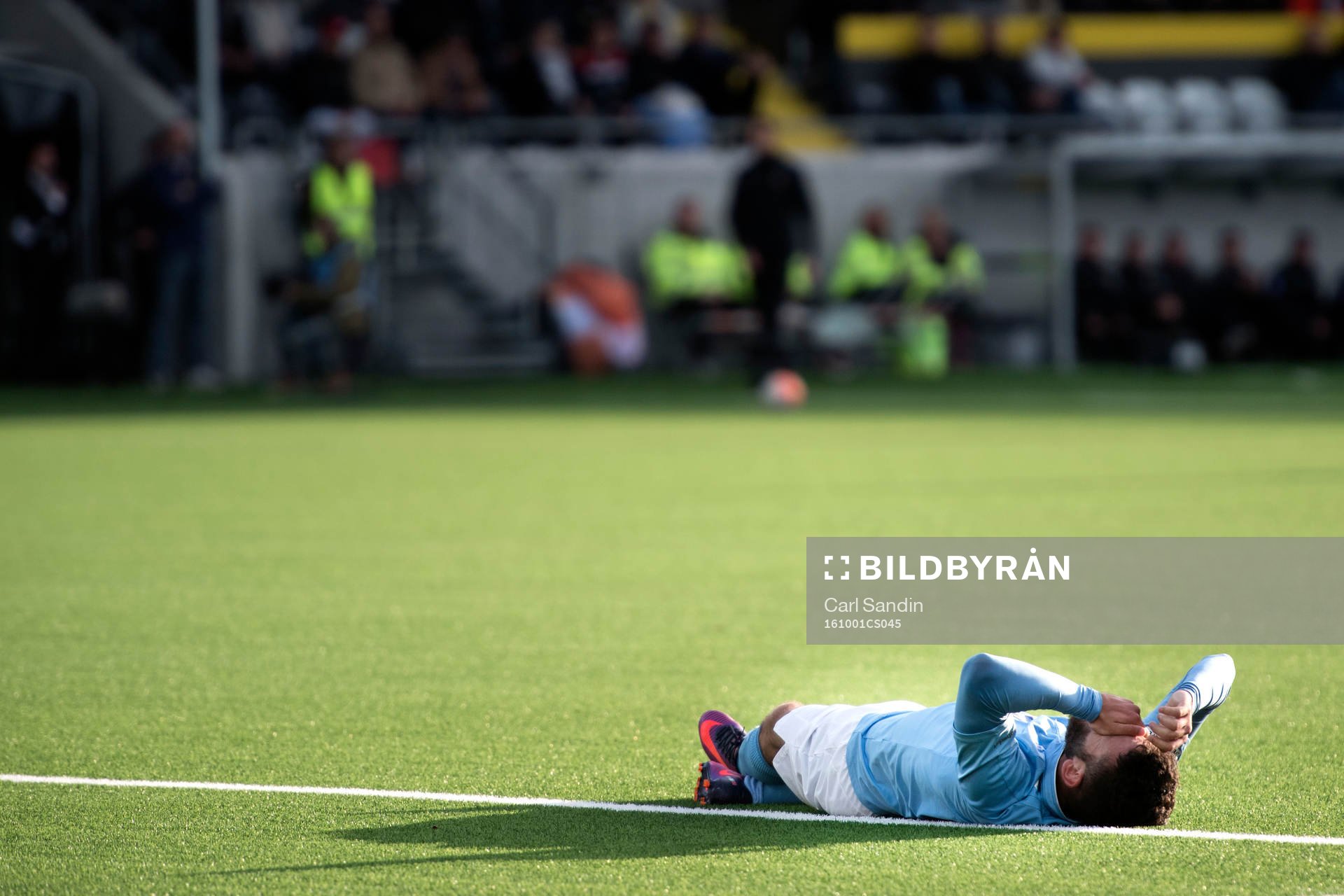 Malmö FFs Erdal Rakip ligger på gräset