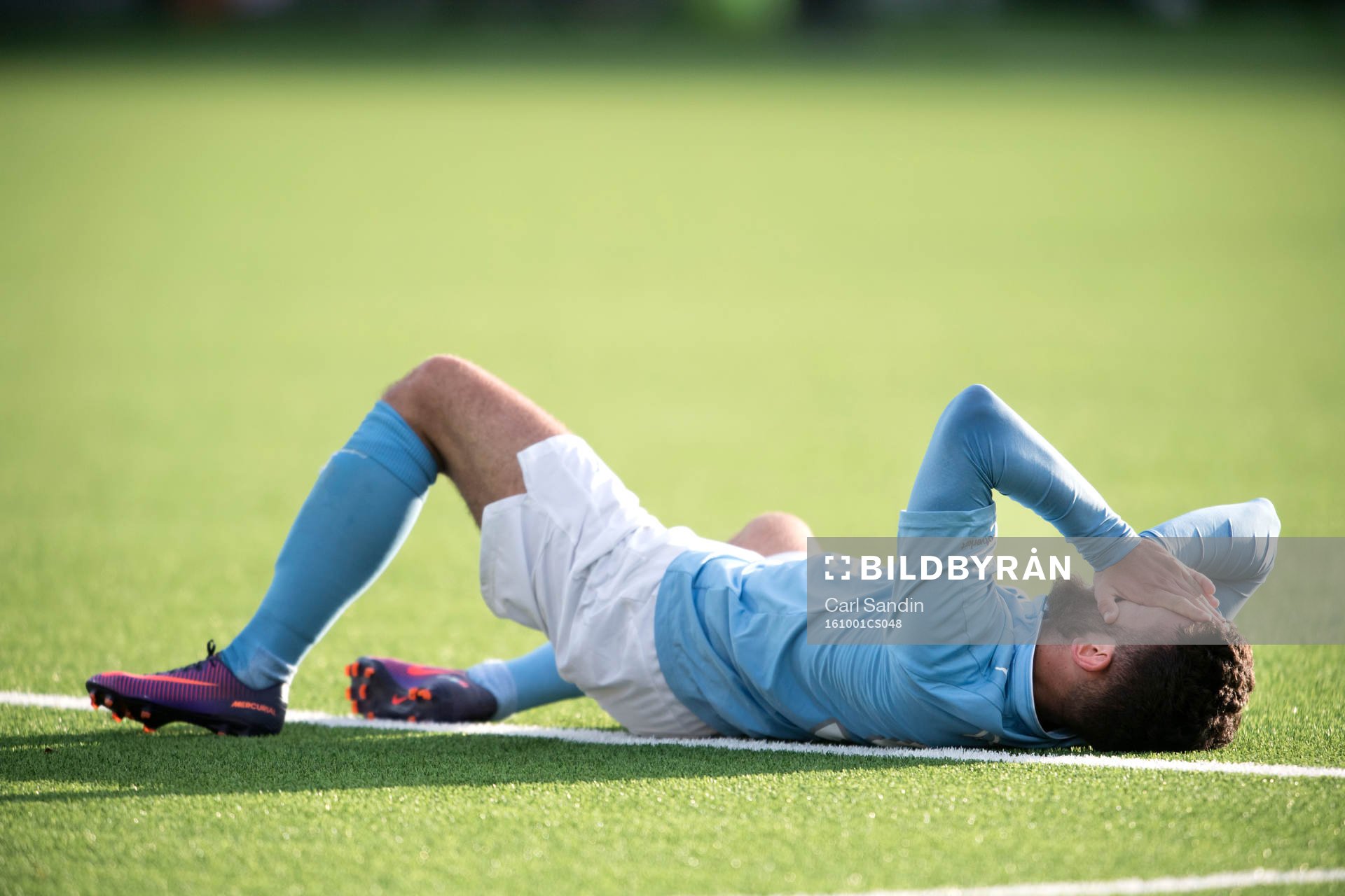 Malmö FFs Erdal Rakip ligger på gräset