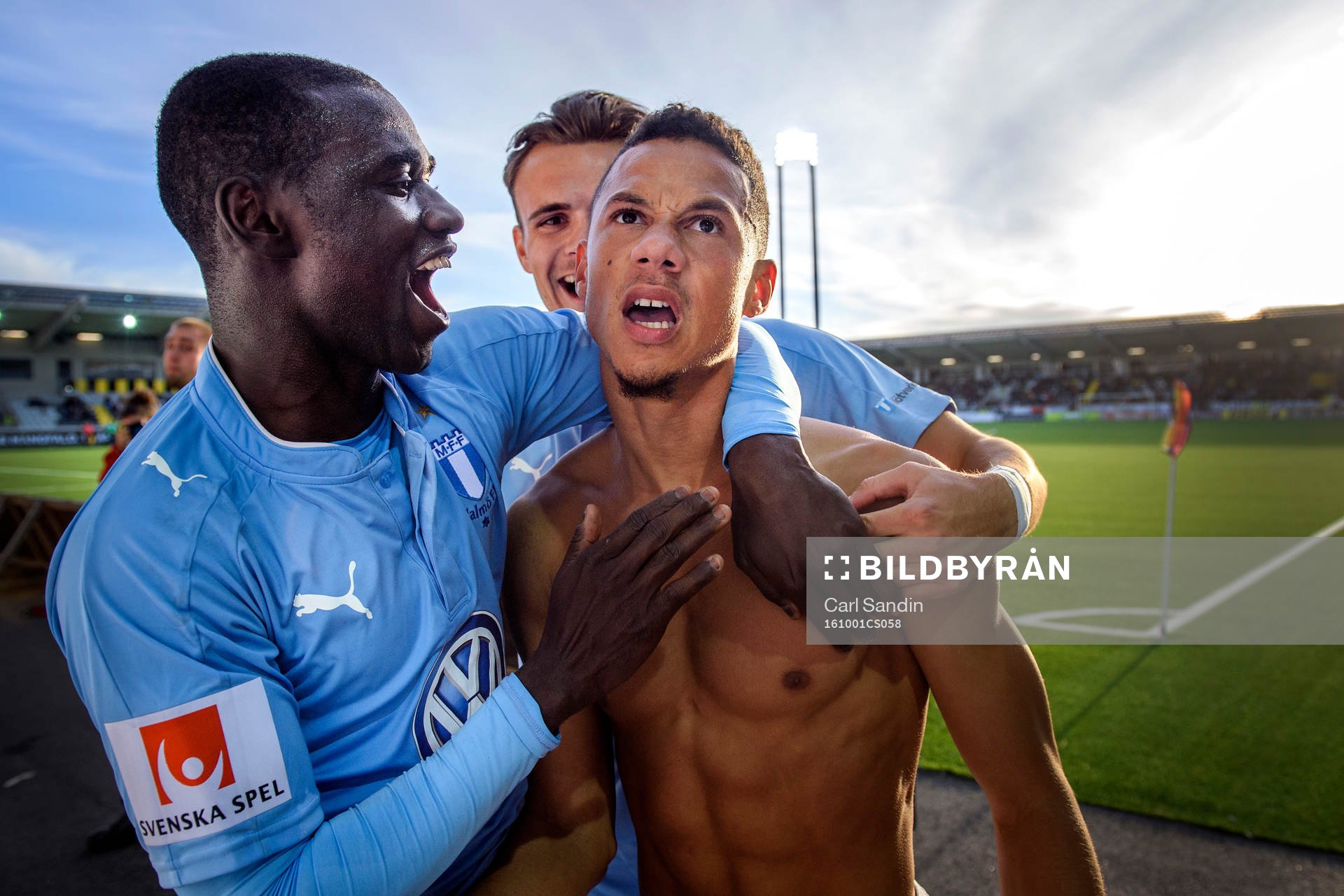 Malmö FFs Enock Kofi Adu och Tobias Sana jublar