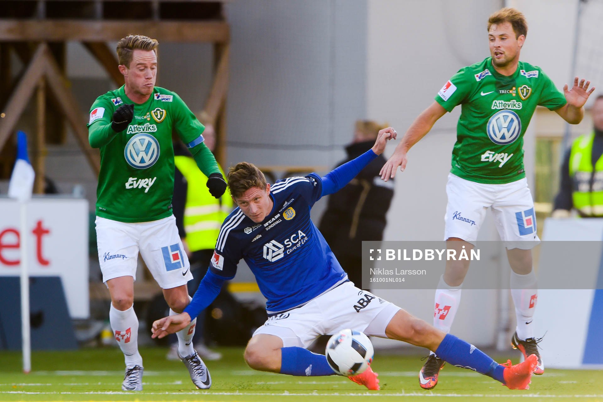 Sundsvalls Johan Eklund i en kamp mot Jönköpings Fredric