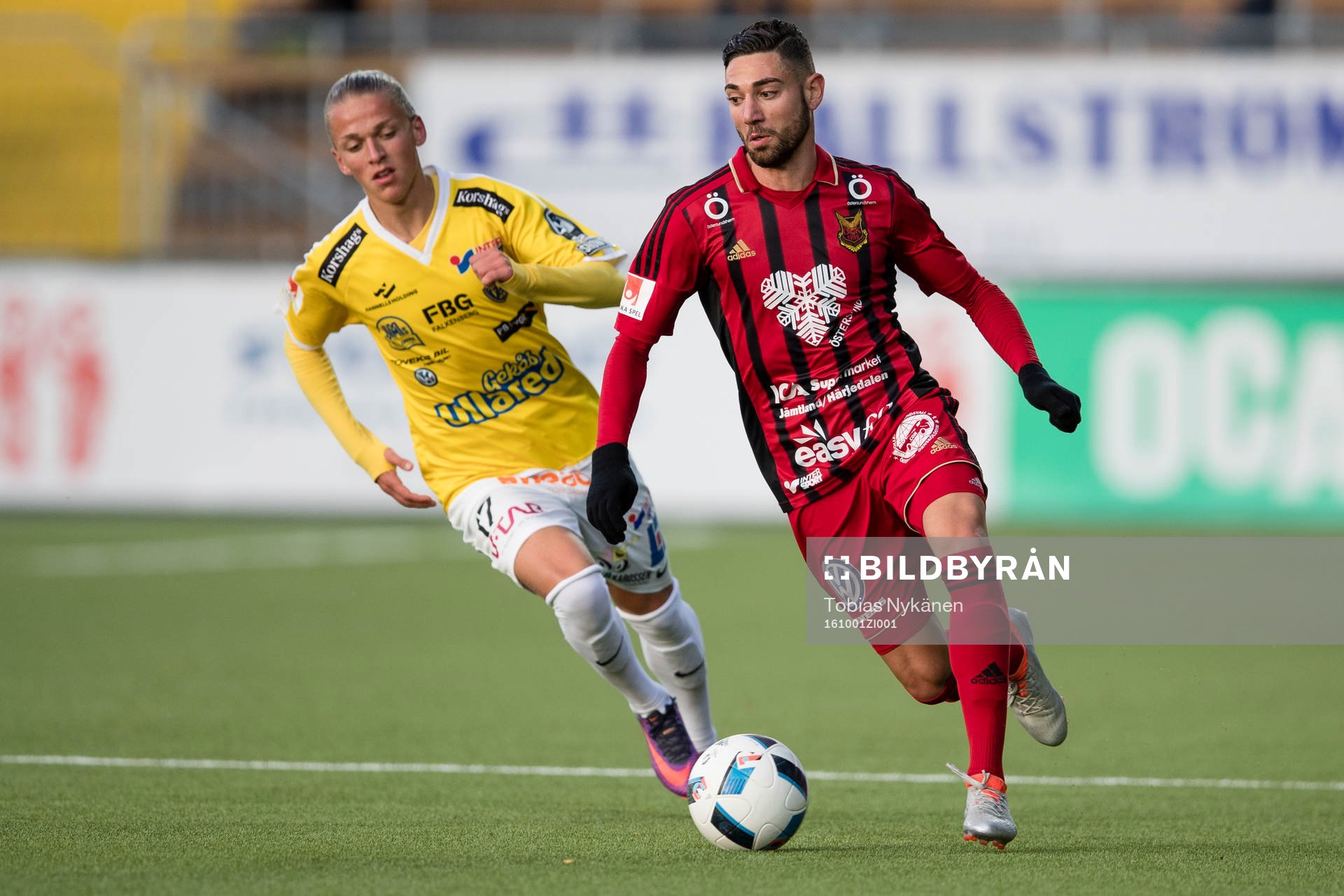 Östersunds Gabriel Somi mot Falkenbergs Jesper Karlsson