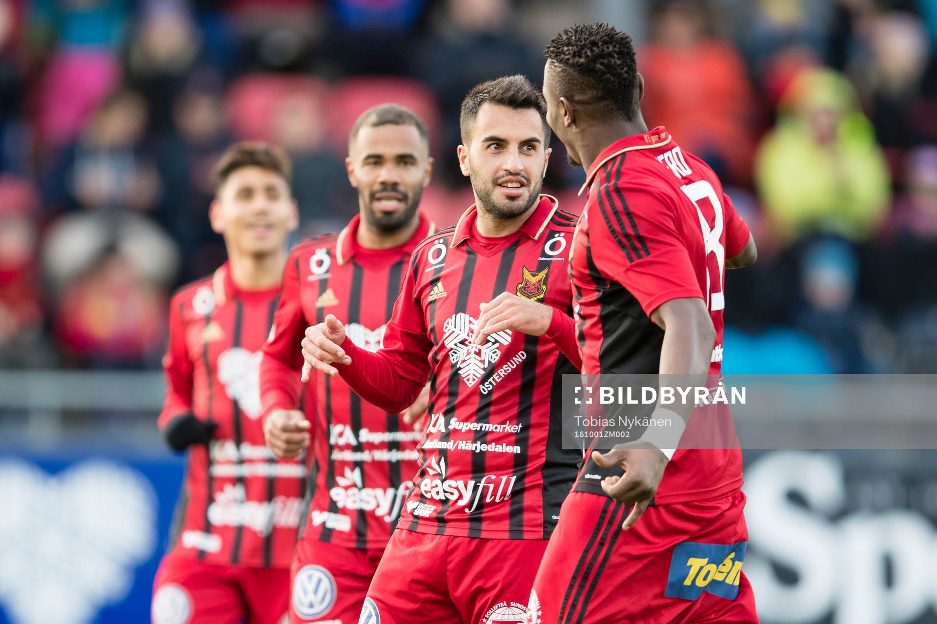 Östersund jublar efter att Brwa Nouri gjort 4-1 målet under fotbollsmatchen i Allsvenskan mellan Östersund och Falkenberg den 1 oktober 2016 i Östersund.