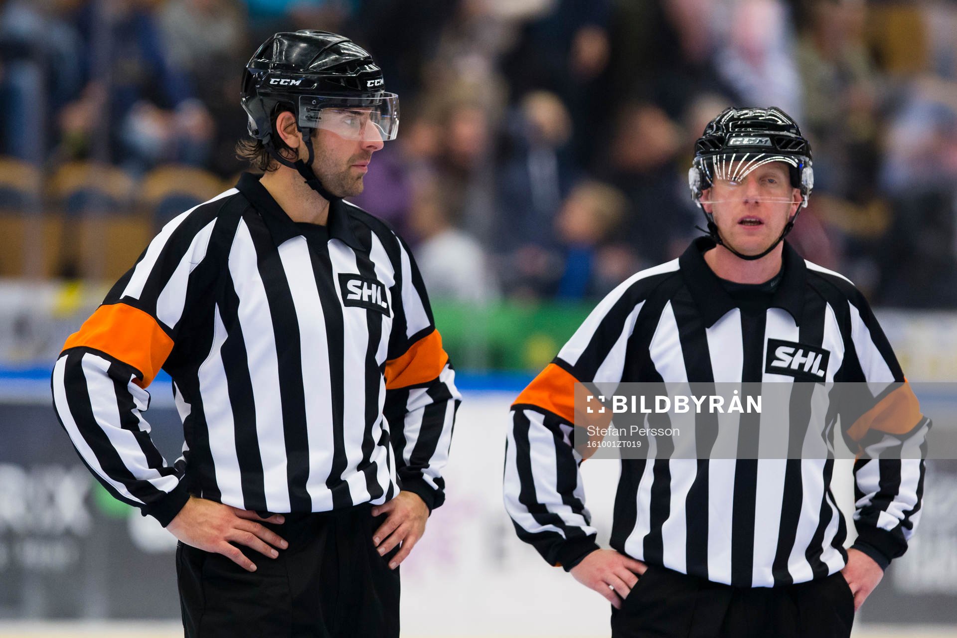 Domarna Mikael Sjöqvist och Mikael Holm