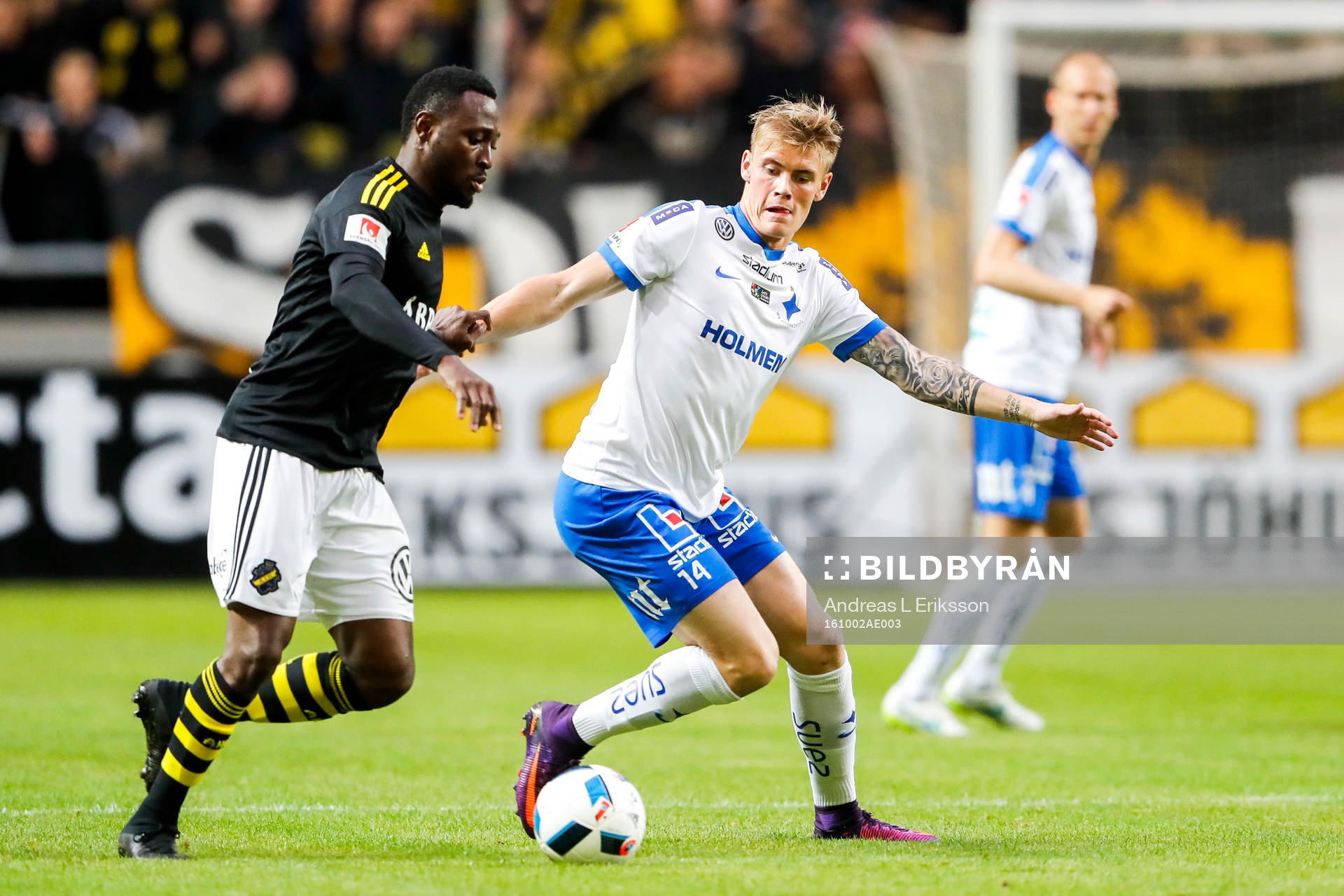 s Chinedu Ogbuke Obasi och Norrköpings Eric Smith